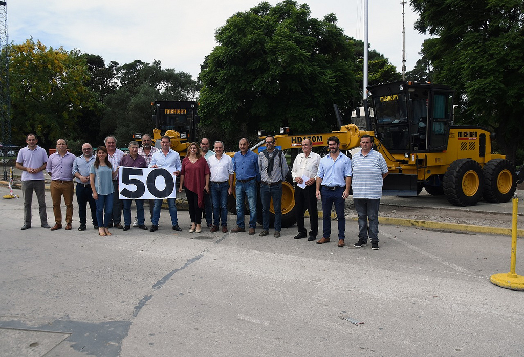Serenal presentó 2 nuevas motoniveladoras que se suman al parque automotor vial de todos los linqueños