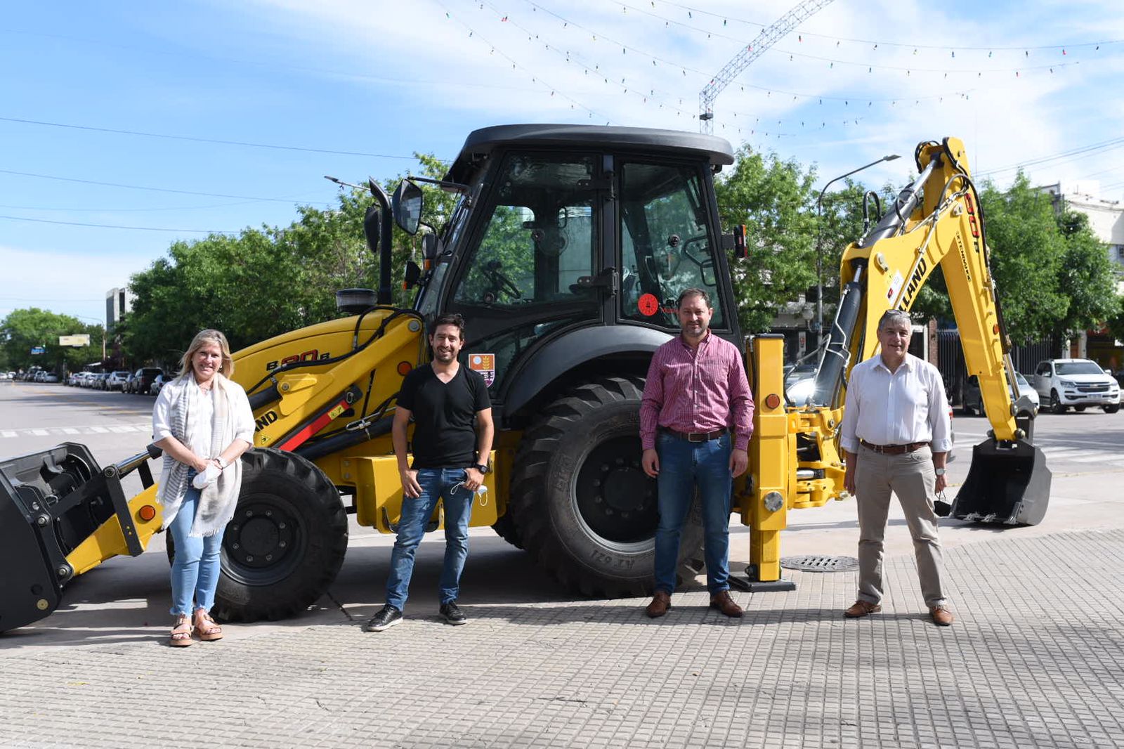 El municipio incorporó una nueva retroexcavadora
