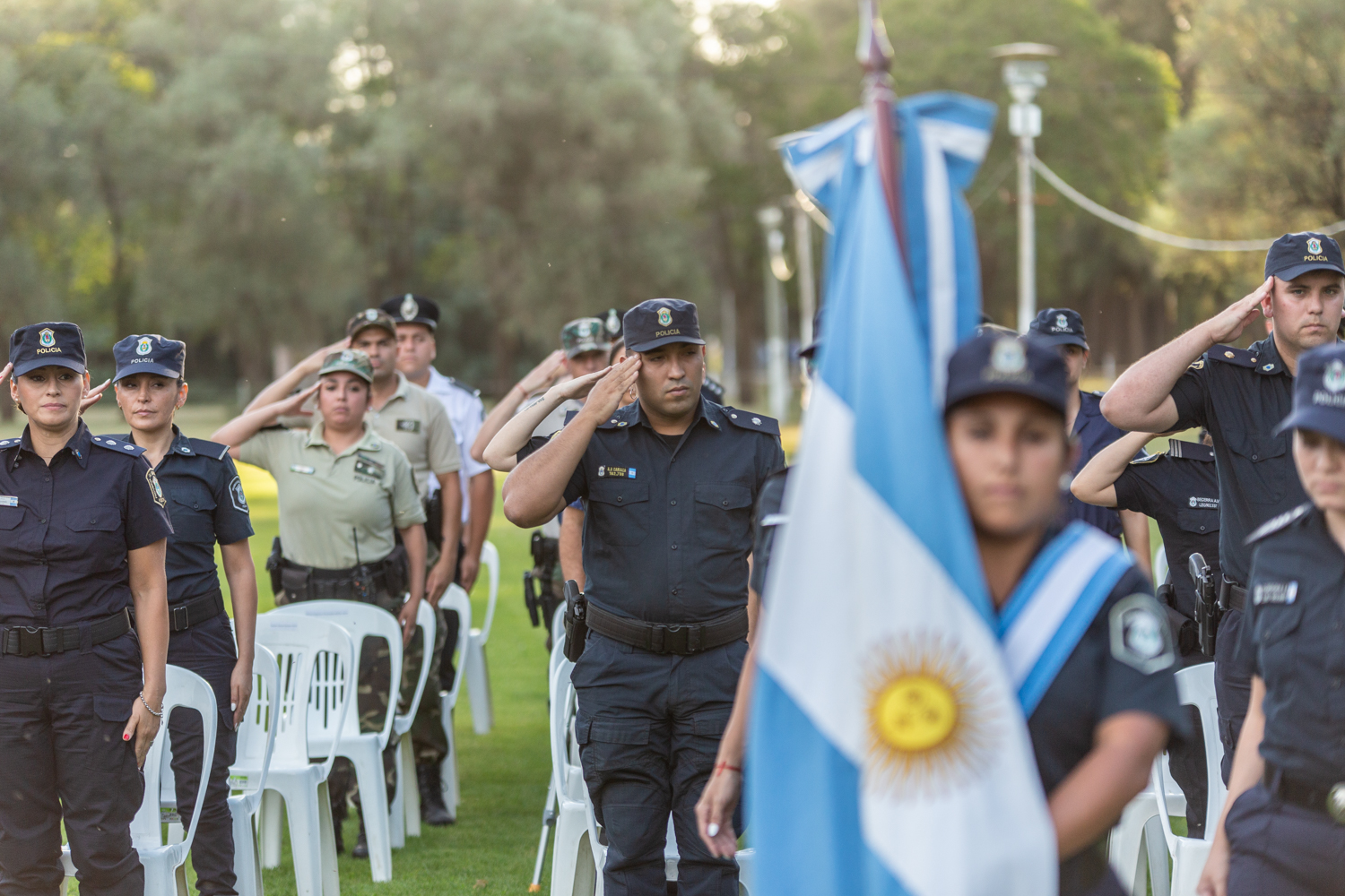 Condecoraron a más de 40 efectivos locales