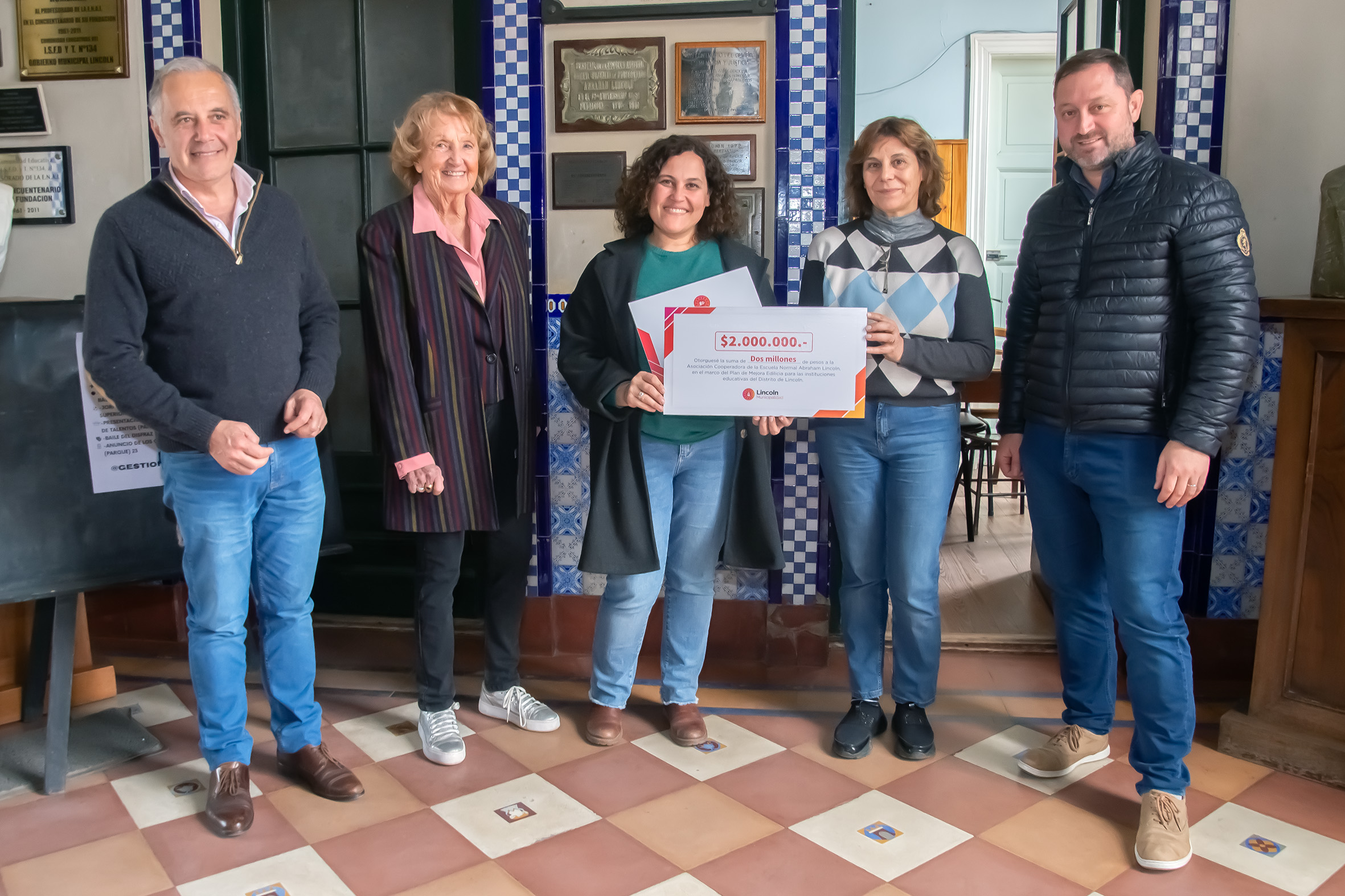Serenal entregó subsidio económico a la Cooperadora de la Escuela Normal