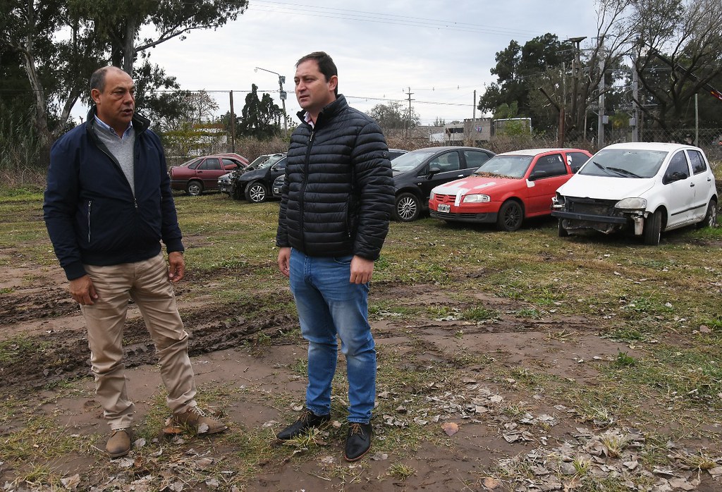 Comenzaron a retirar los vehículos que se hallaban frente al Departamento Policial