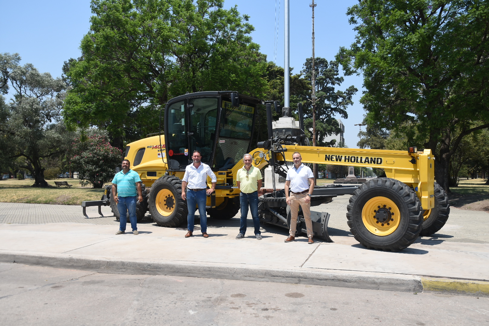 El municipio sumó una nueva motoniveladora
