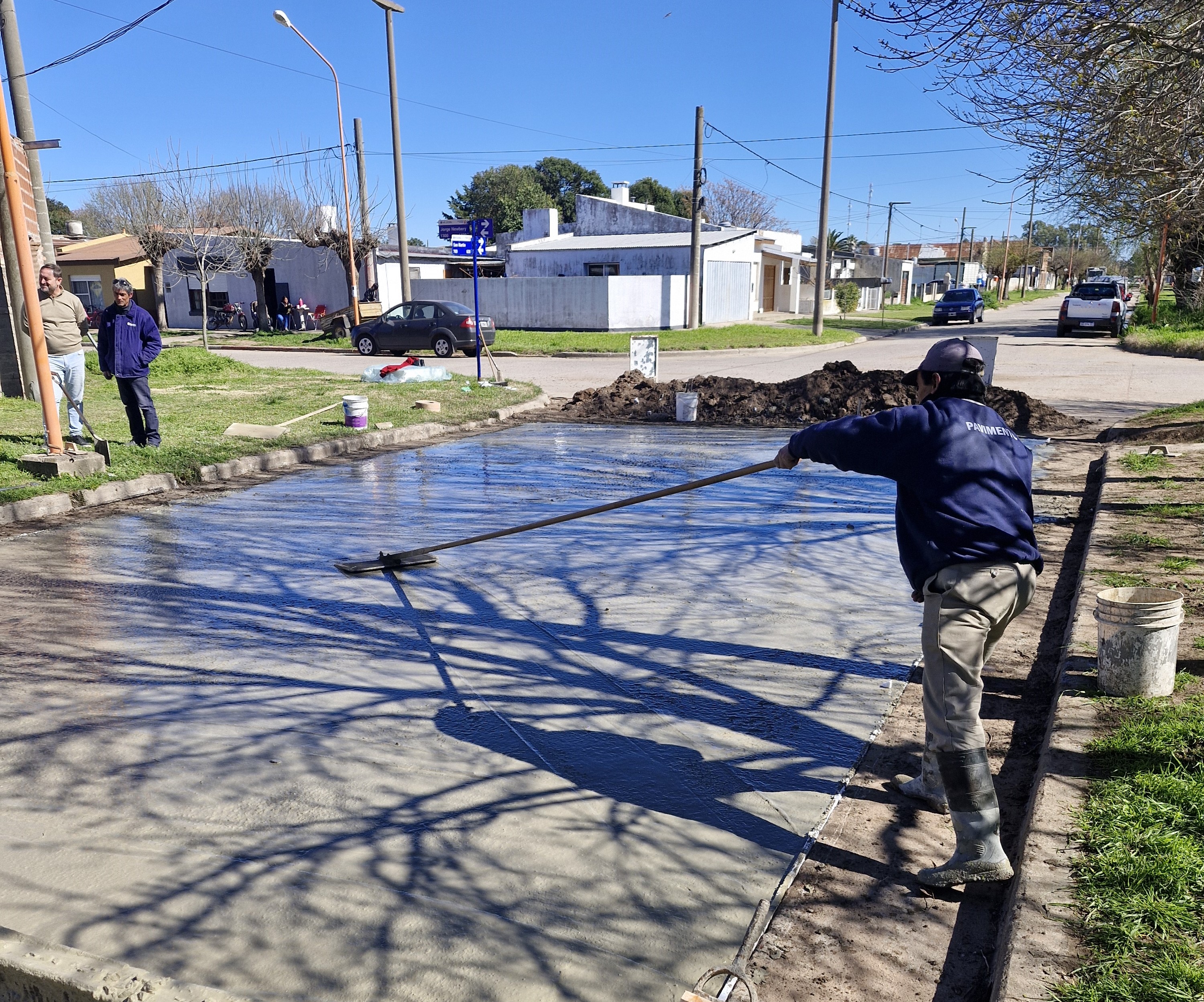 Comenzó la pavimentación de siete nuevas cuadras en Roberts