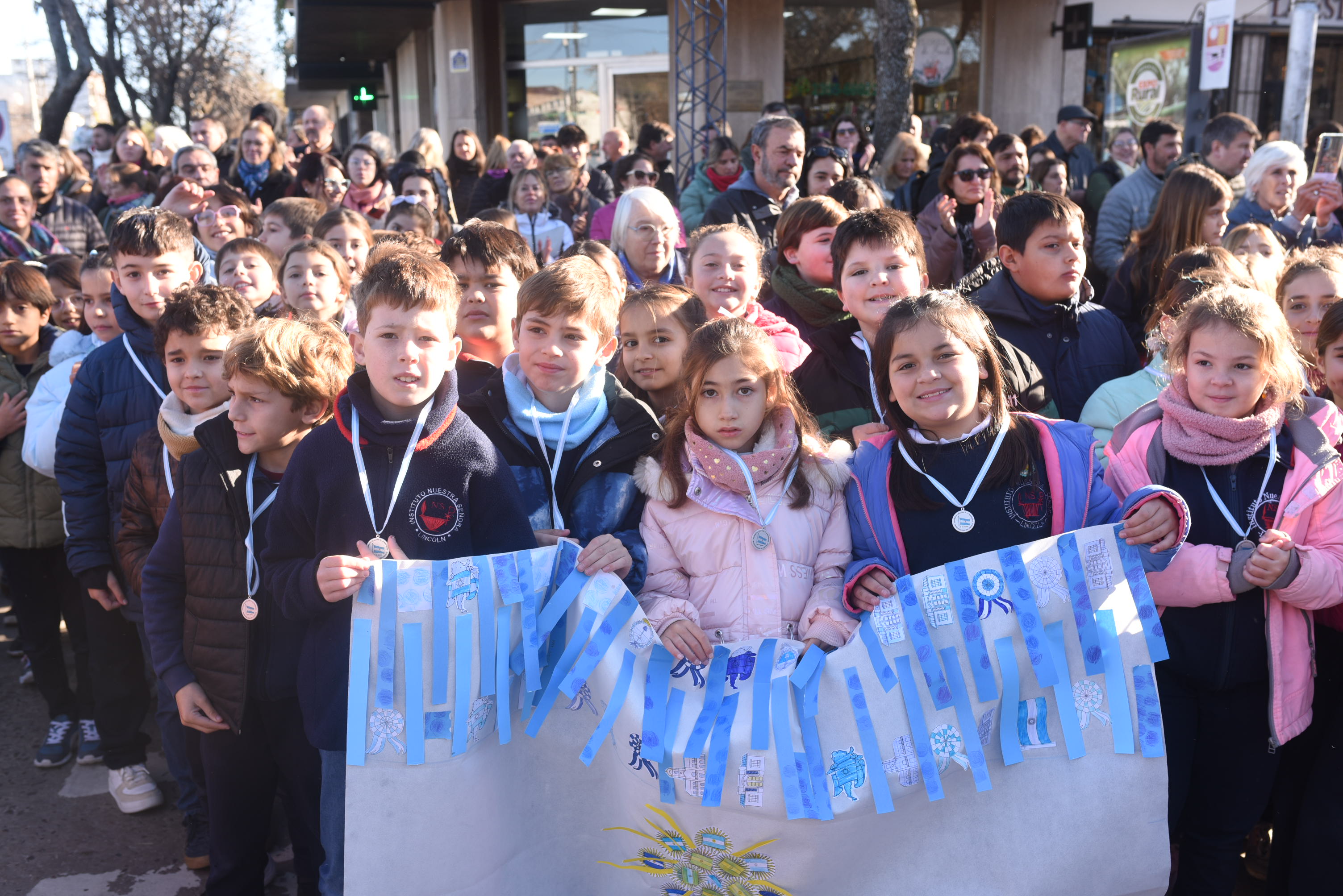 Más de 600 alumnos de todo el Distrito prometieron Lealtad a la Bandera Nacional