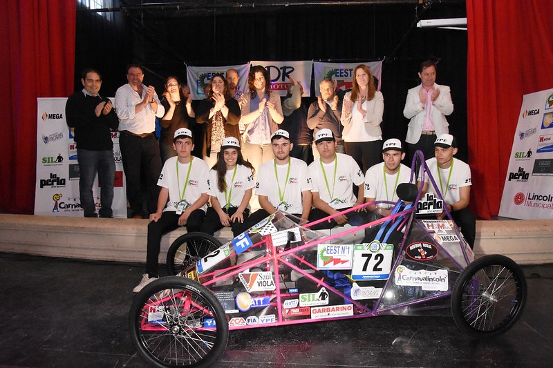 Se presentó el auto eléctrico construido por los alumnos de la Escuela Técnica Nº 1