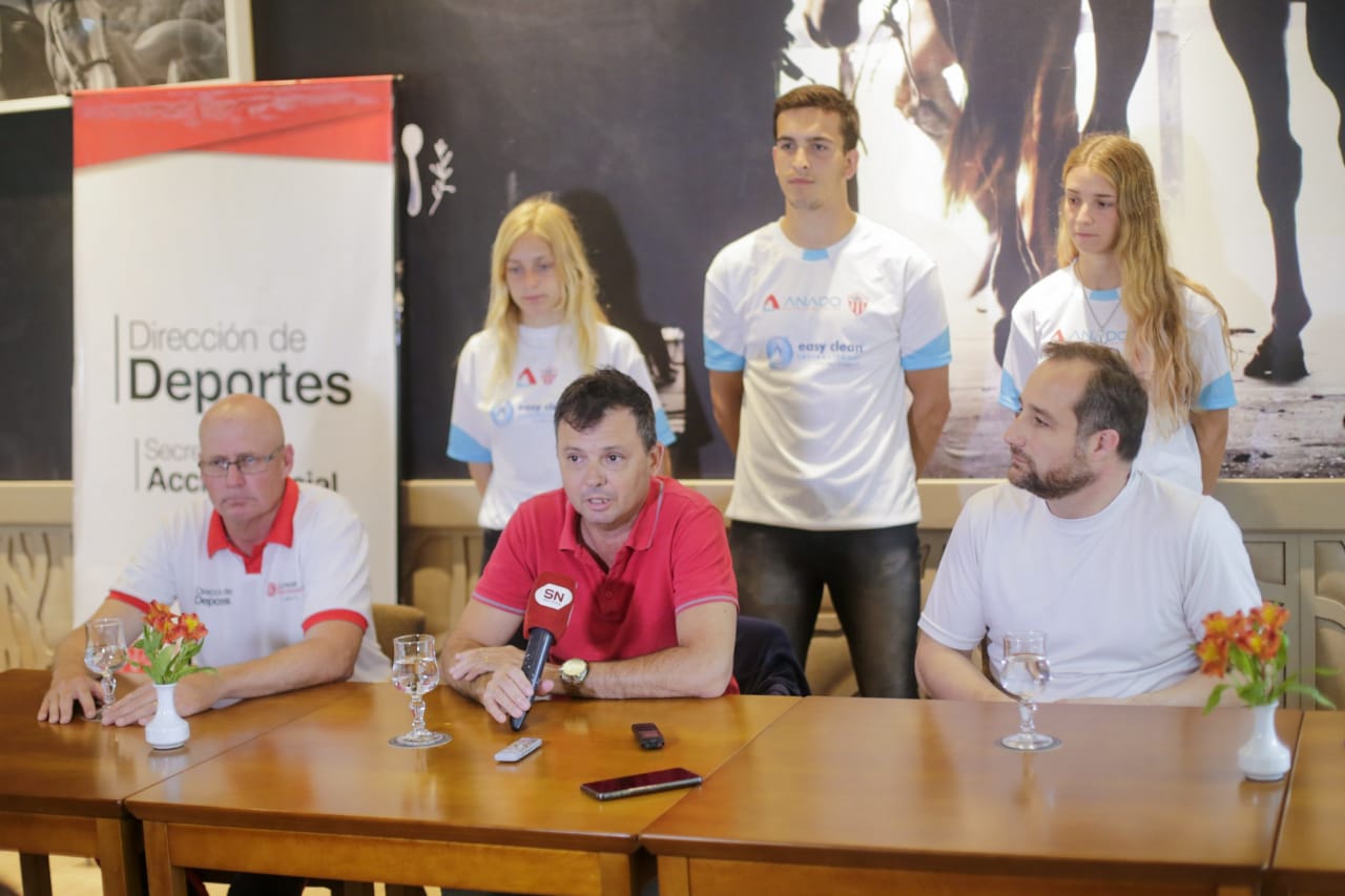 Referente del deporte nacional dictó una clínica de natación en nuestra ciudad