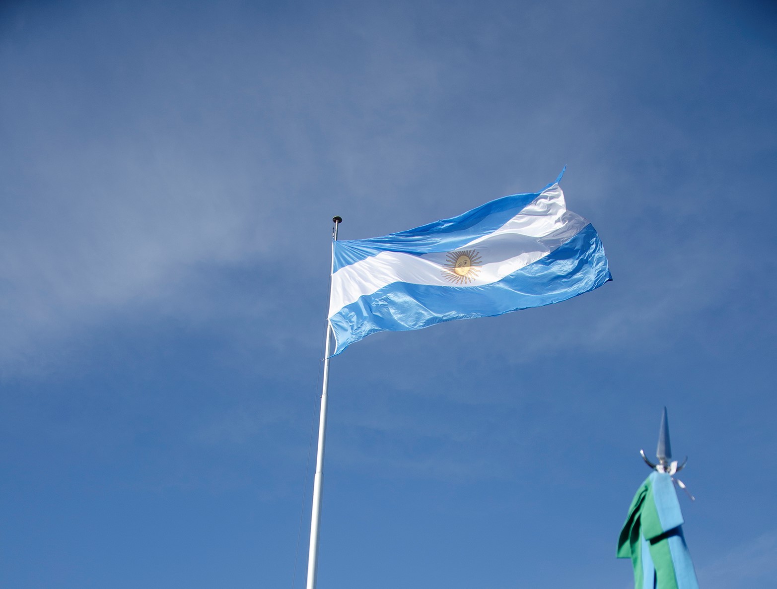 En un significativo acto se conmemoró el Día de la Bandera