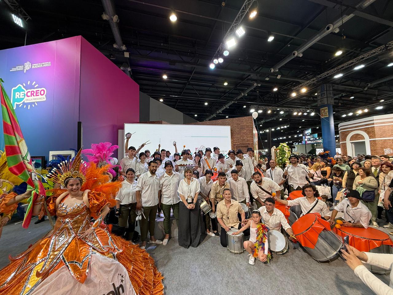 El Carnaval Artesanal de Lincoln se lució en la Feria Internacional de Turismo