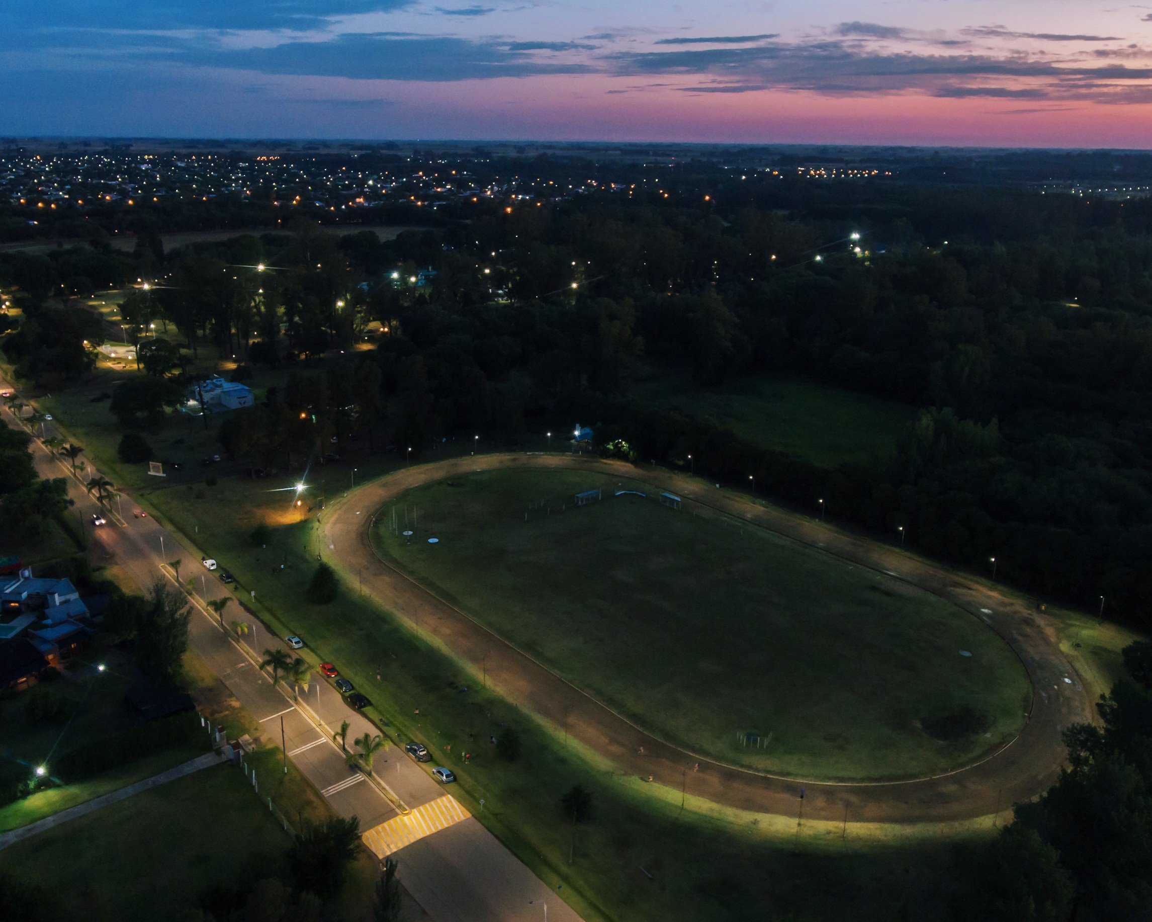 La Pista de atletismo suman nueva luminaria LED