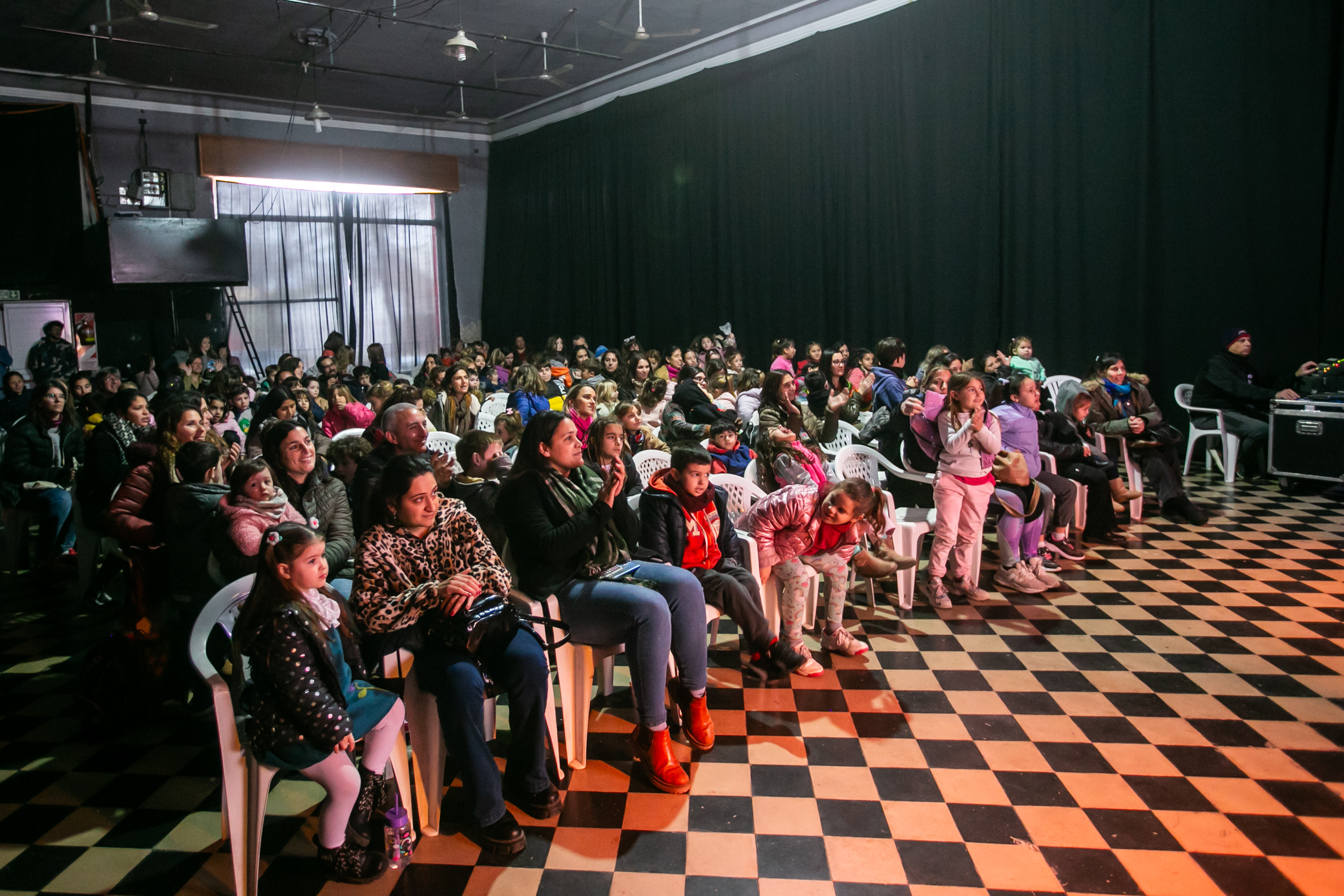 El teatro para las infancias también se vive en las localidades