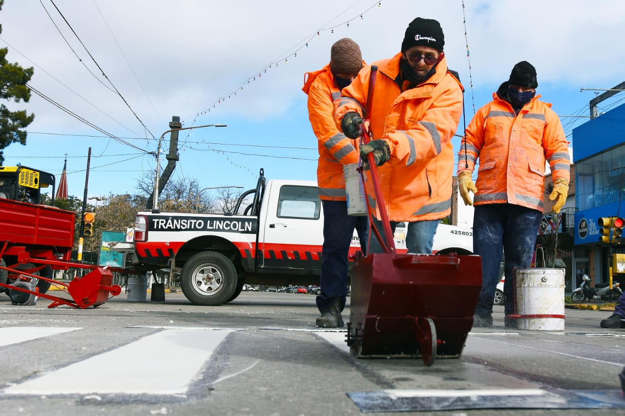 Tras la adquisición de nueva máquina termoplástica comenzaron los trabajos demarcación vial