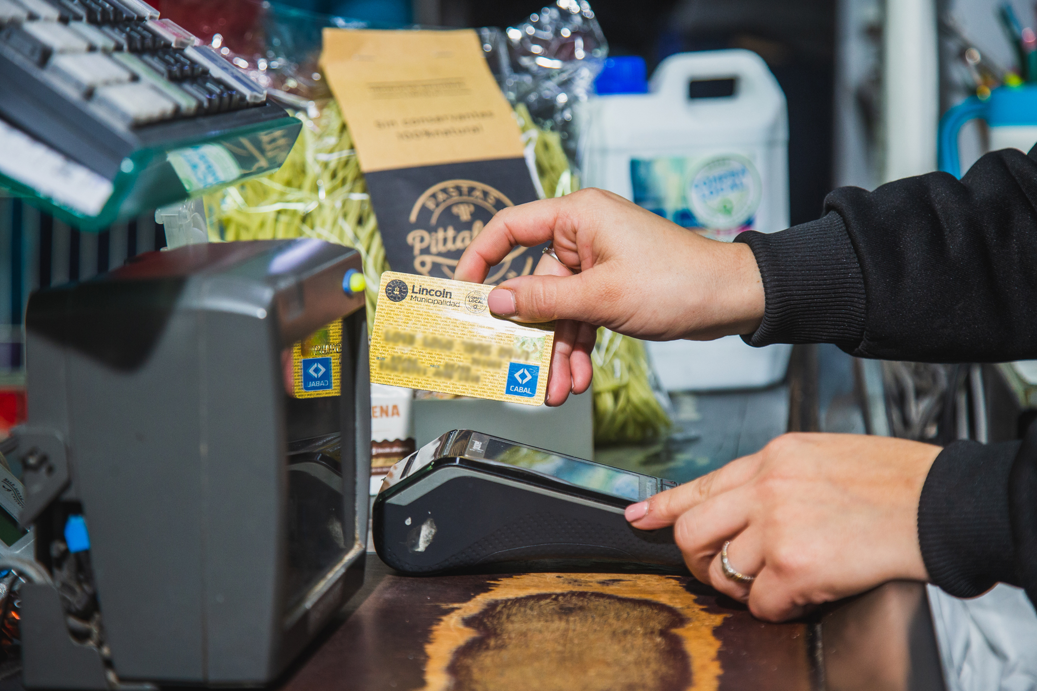 Trabajadores municipales tendrán un 25% de incremento en la Tarjeta "Comprá Local"
