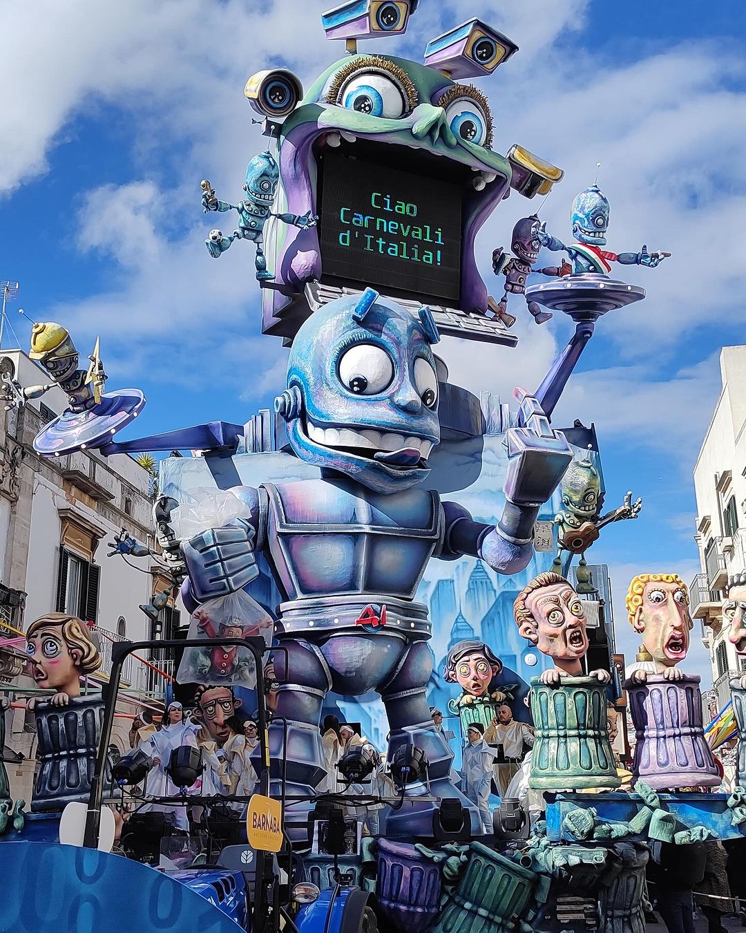 El Carnaval de Lincoln y el de Putignano, unidos por el arte de la cartapesta