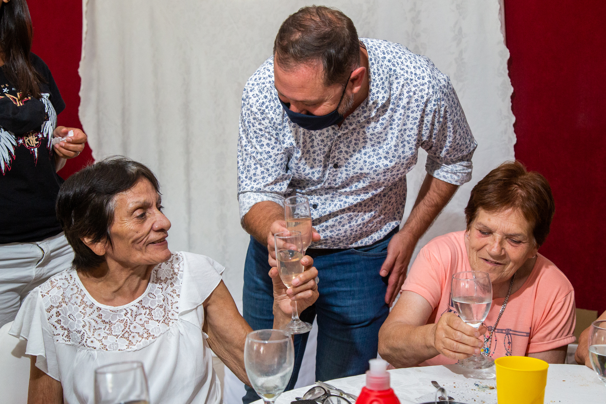 Los adultos mayores del hogar de día “Príncipe Di Napoli” cerraron el año con un gran festejo