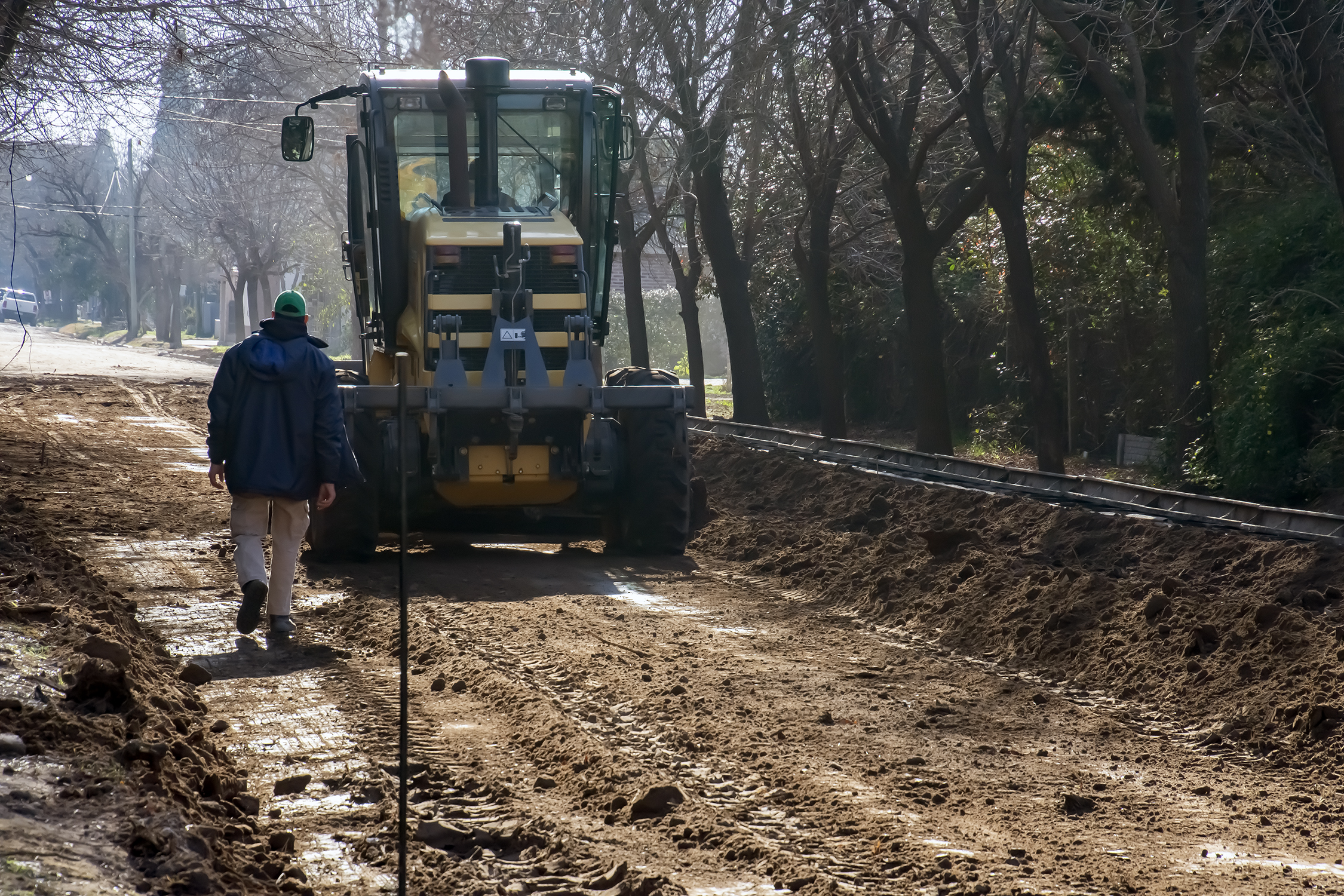Continúan los trabajos de cordón cuneta y mejorado de calle