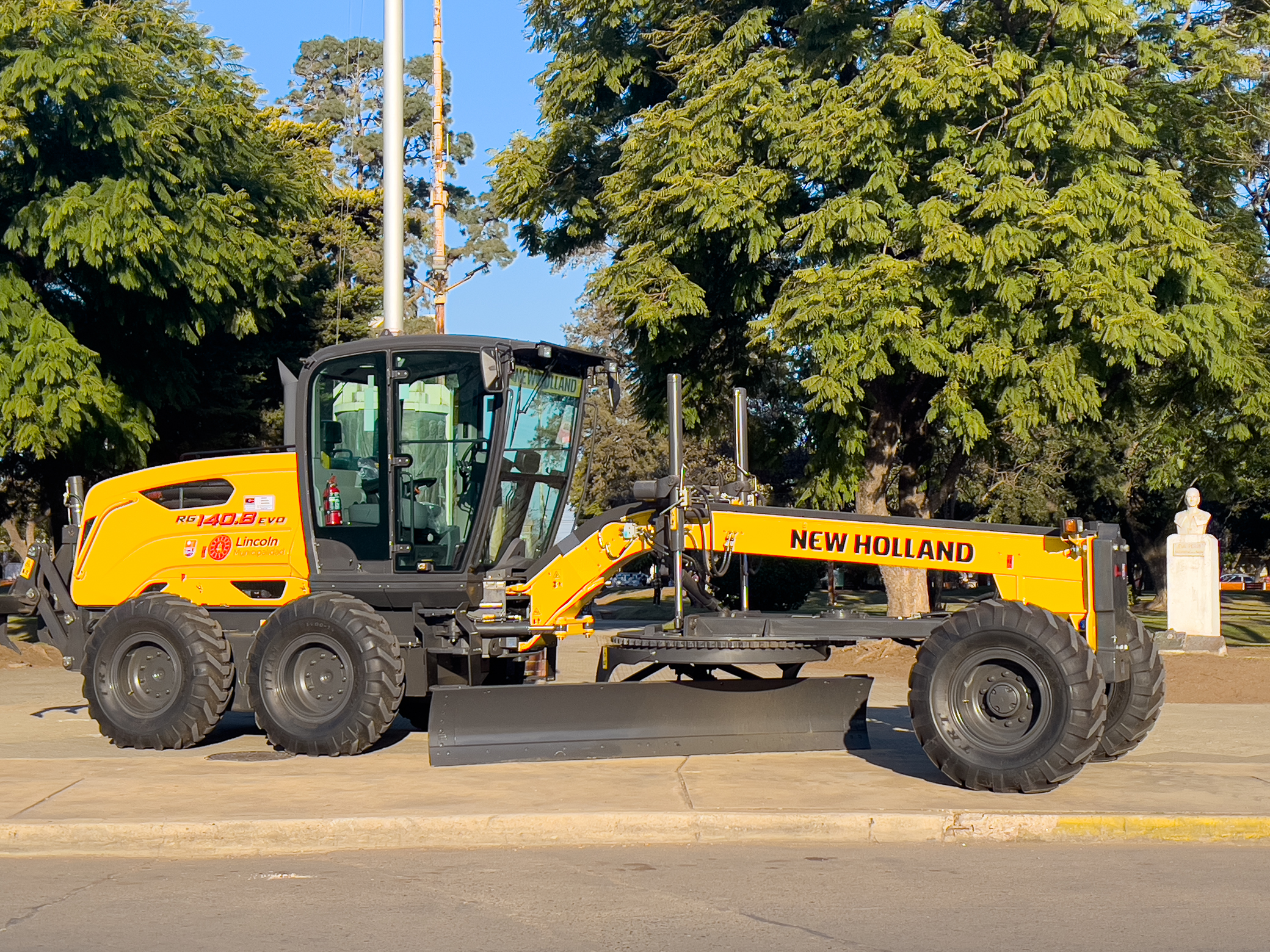 Se adquirió una nueva motoniveladora para la conservación de calles y caminos