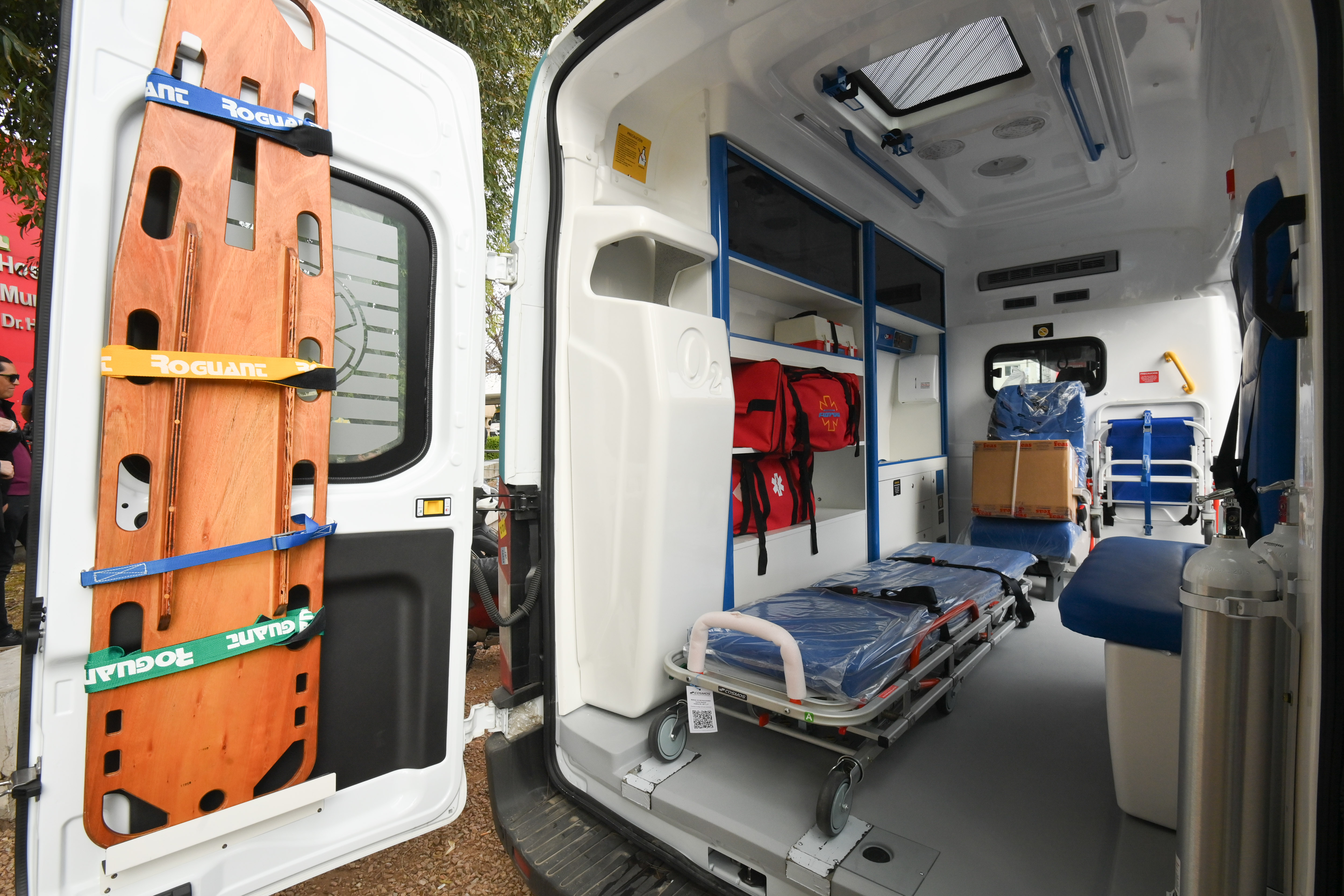 Lincoln sumó una nueva ambulancia para el Hospital Municipal