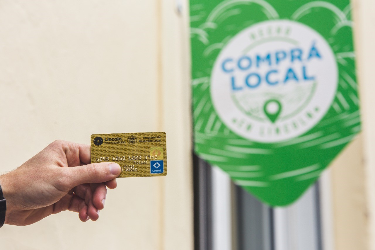 La tarjeta “Comprá Local” ya funciona en los comercios adheridos