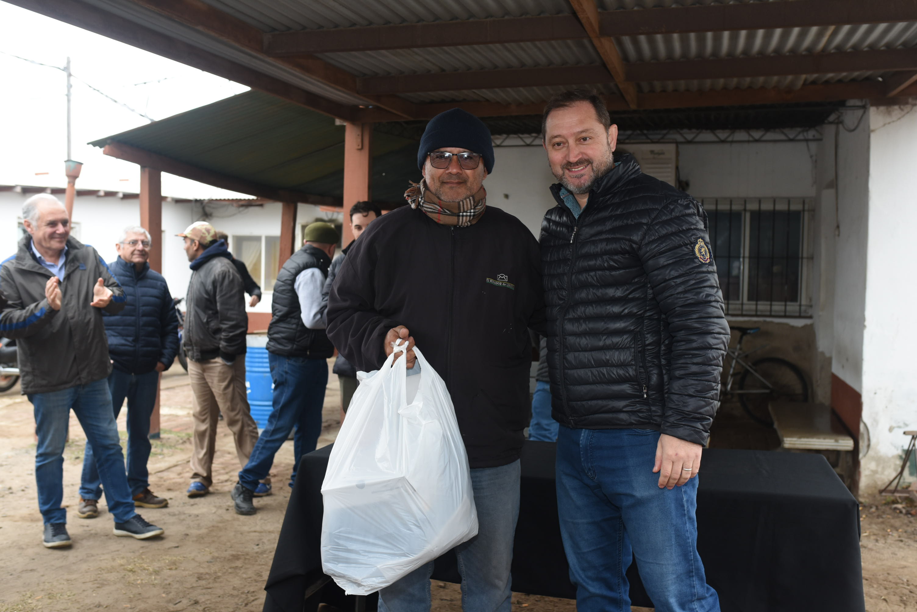 Trabajadores municipales de las áreas de logística y servicios recibieron indumentaria de trabajo