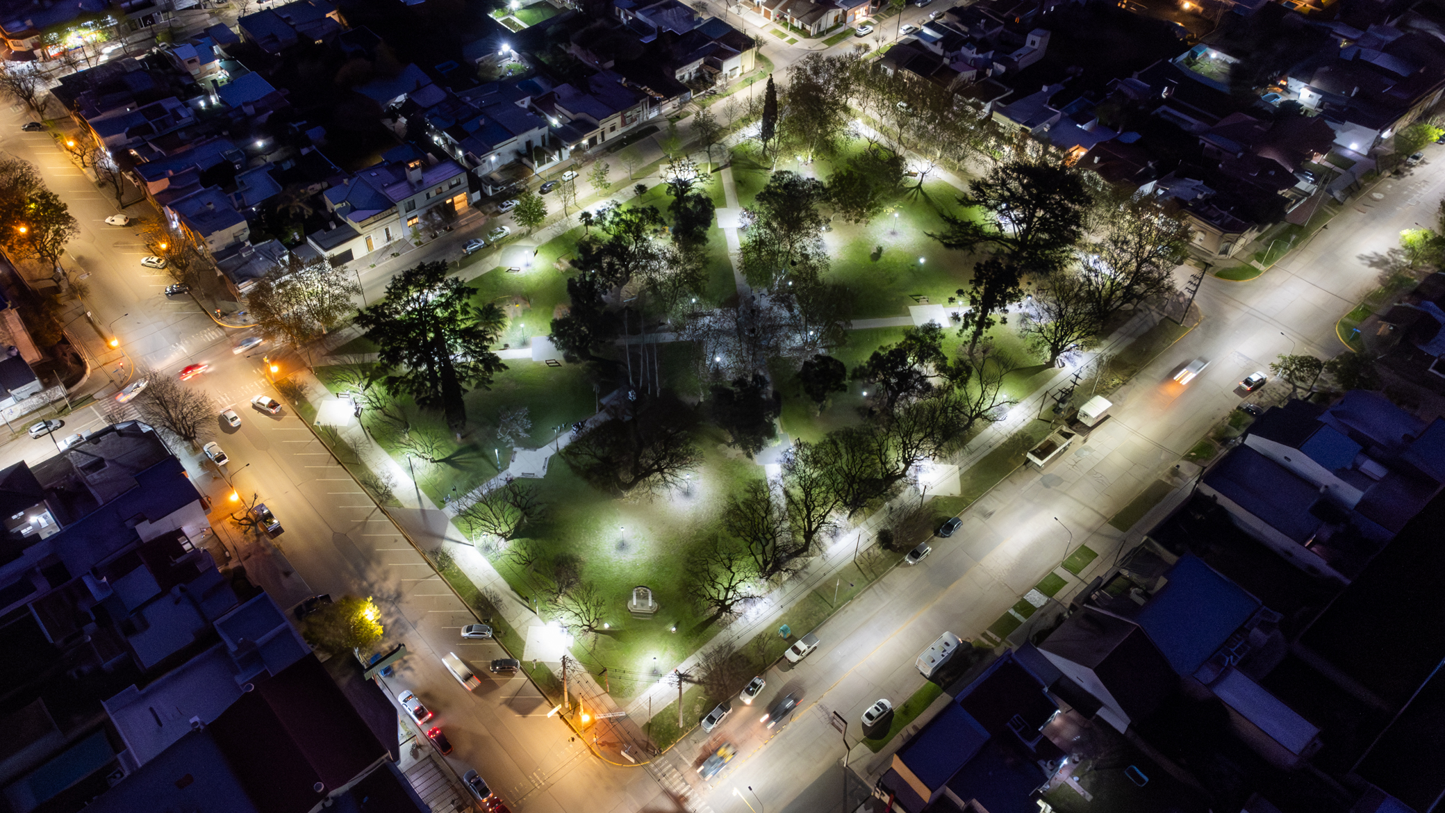 Se completó el recambio de luminaria en Plaza Sarmiento