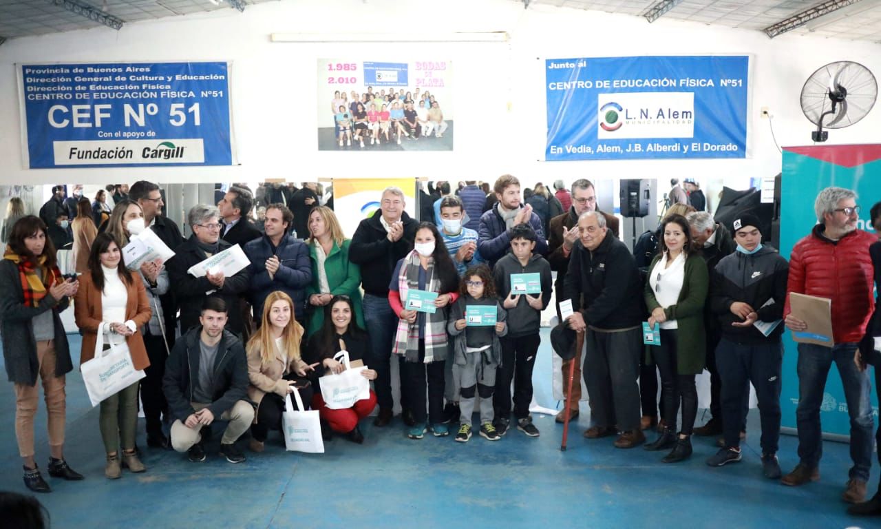 145 personas con discapacidad un Pase Libre Multimodal para viajar en transportes públicos