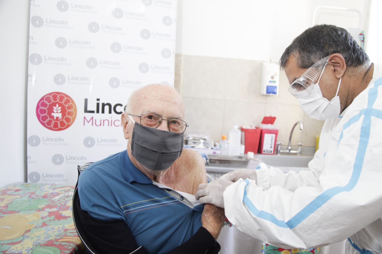 Comenzó la etapa de inmunización a mayores de 60 años y personas de riesgo