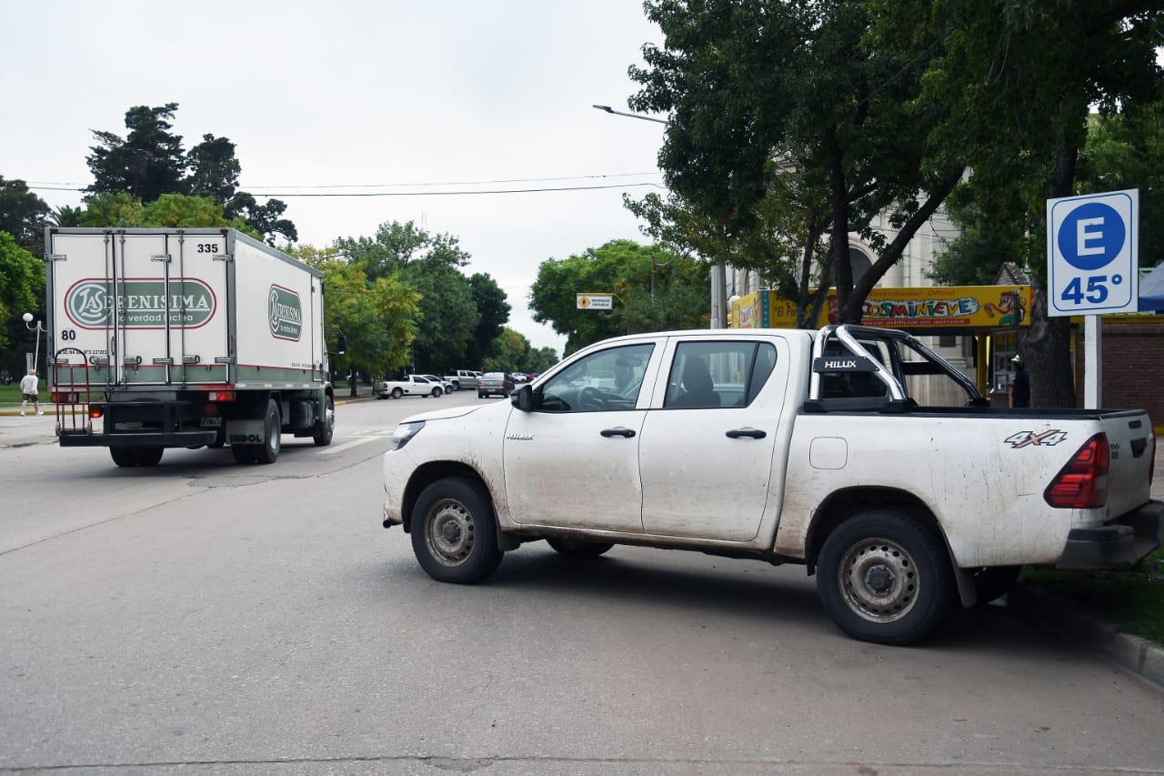 En las avenidas Massey y Alem el estacionamiento en 45° pasa a mano derecha