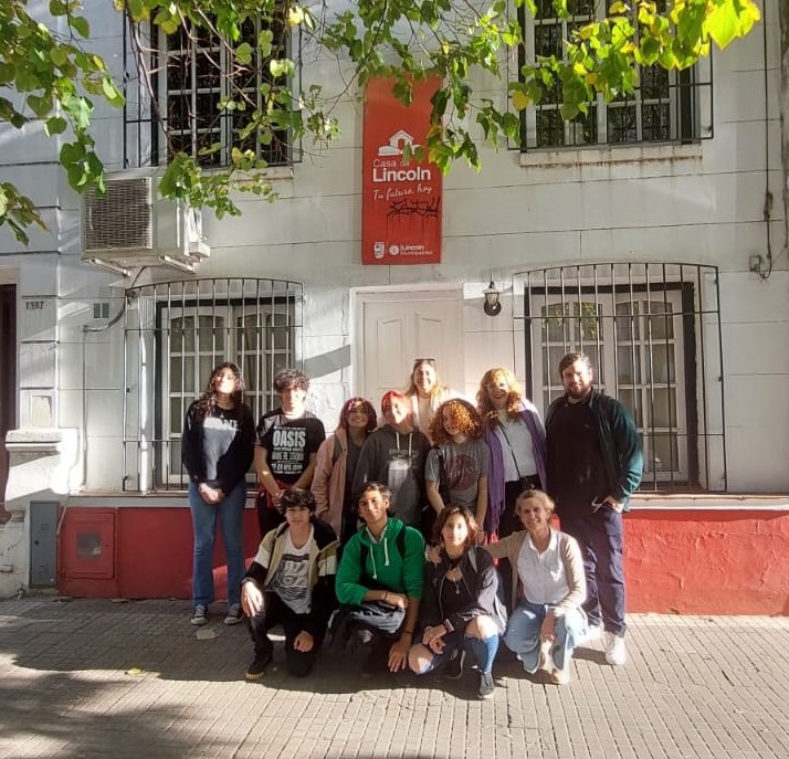 Jóvenes del Centro de Estudiantes Linqueños visitaron la “Casa de Lincoln”