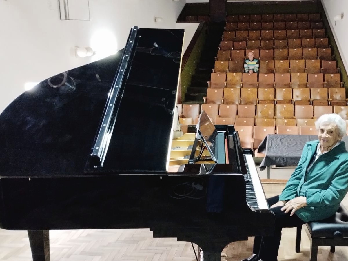 Se incorporó un piano profesional para la sala del Ateneo