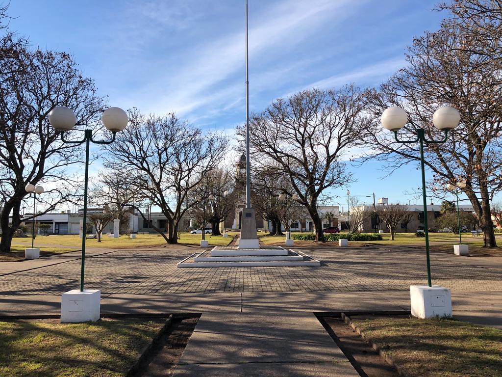 Comenzó la obra de renovación de luminarias de la plaza San Martín