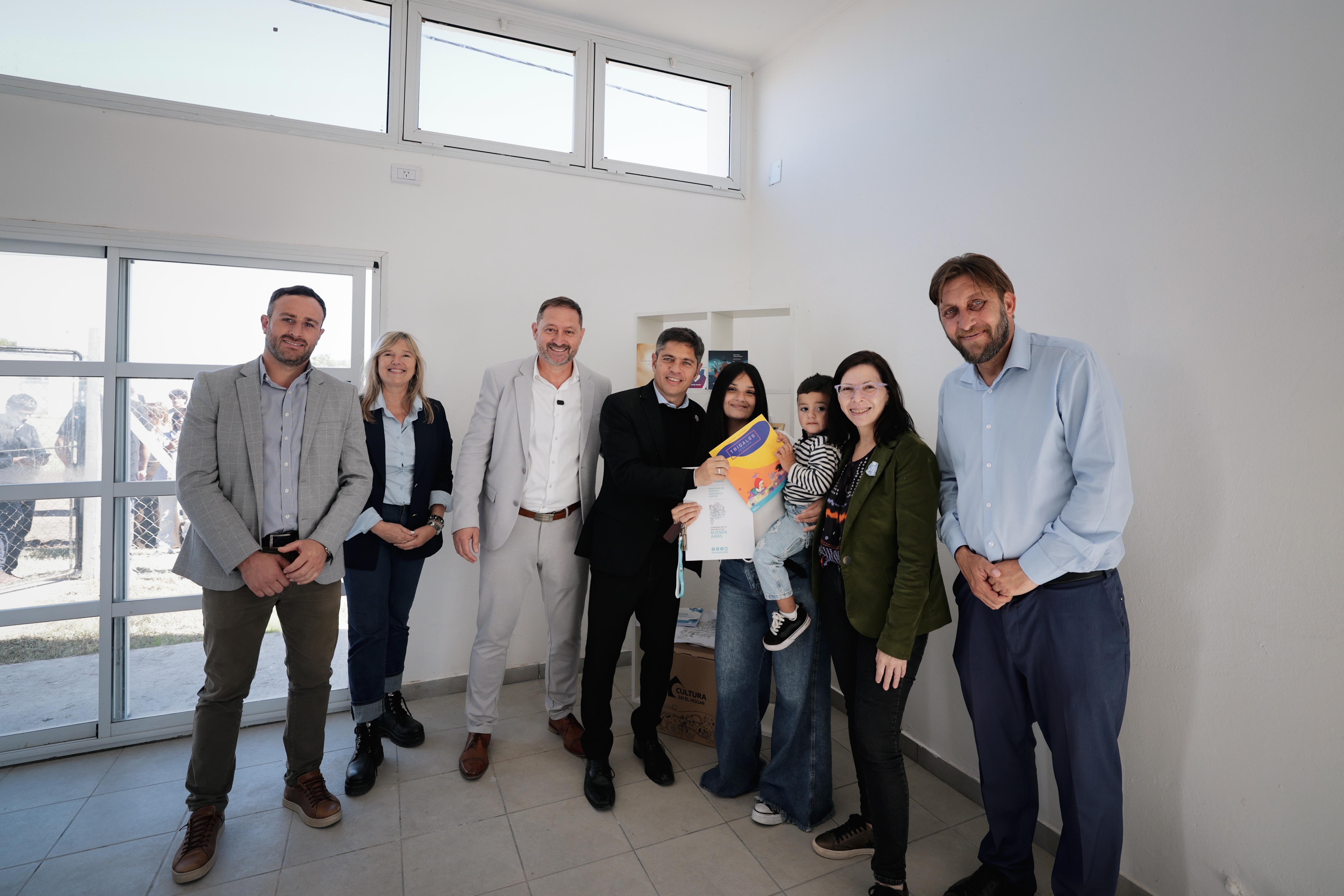 Kicillof y Serenal entregaron 38 casas en el barrio "Eduardo Mango"