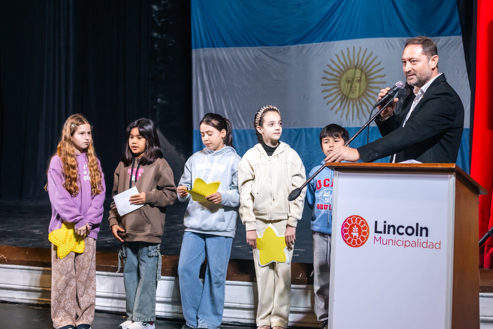 Lincoln conmemoró a los educadores linqueños