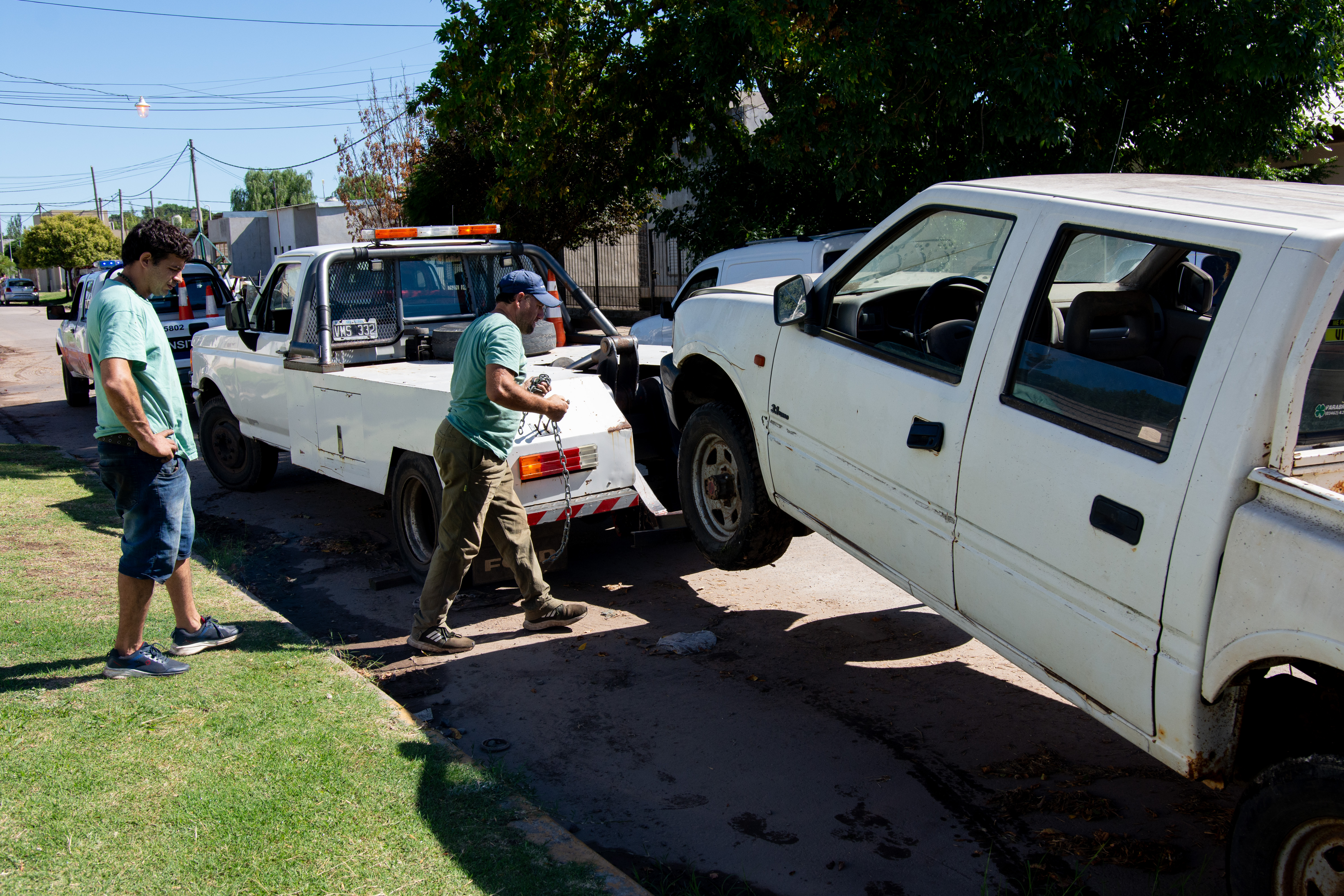 El Municipio comenzó con el remolque de vehículos abandonados en la vía pública