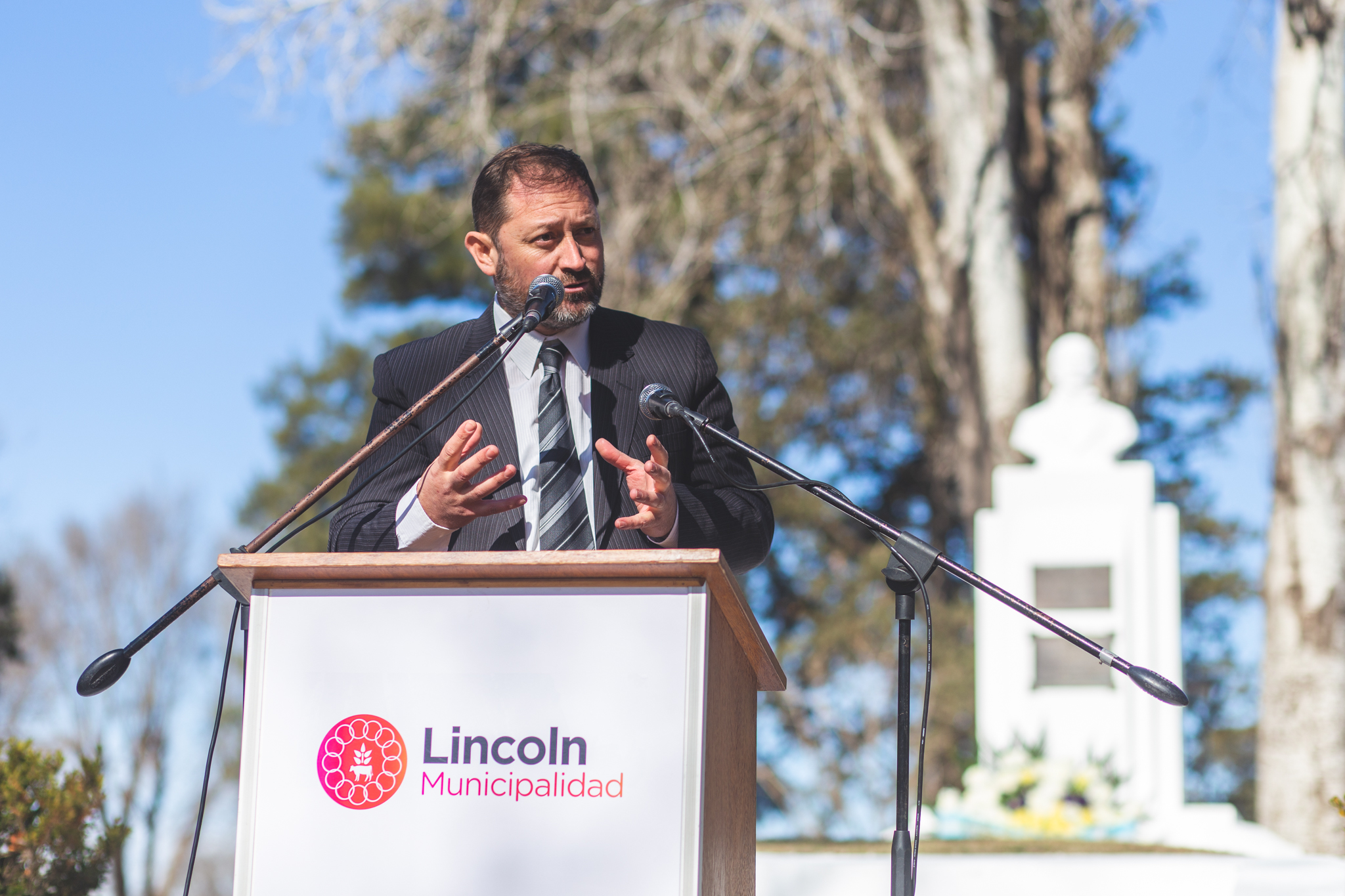 Lincoln le rindió homenaje al "Padre de la Patria"