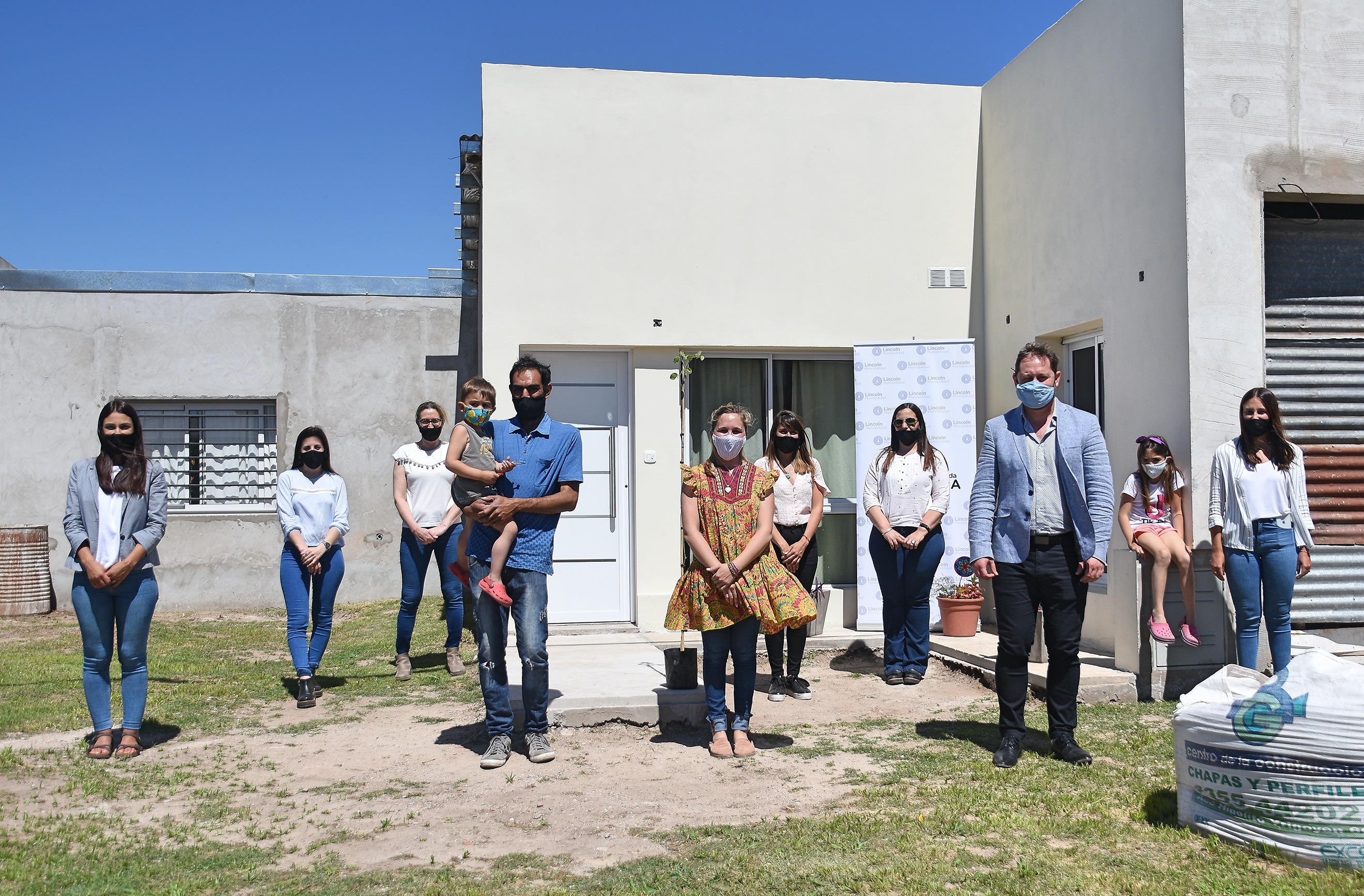 Dos nuevas familias accedieron a su vivienda propia