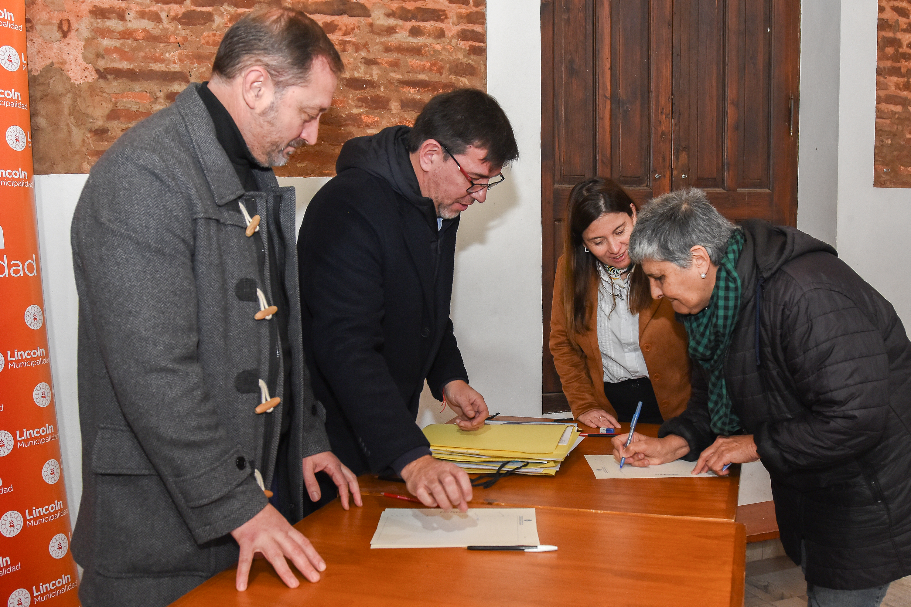 Familias linqueñas fueron parte de un nuevo acto de “toma de firmas” de escrituras