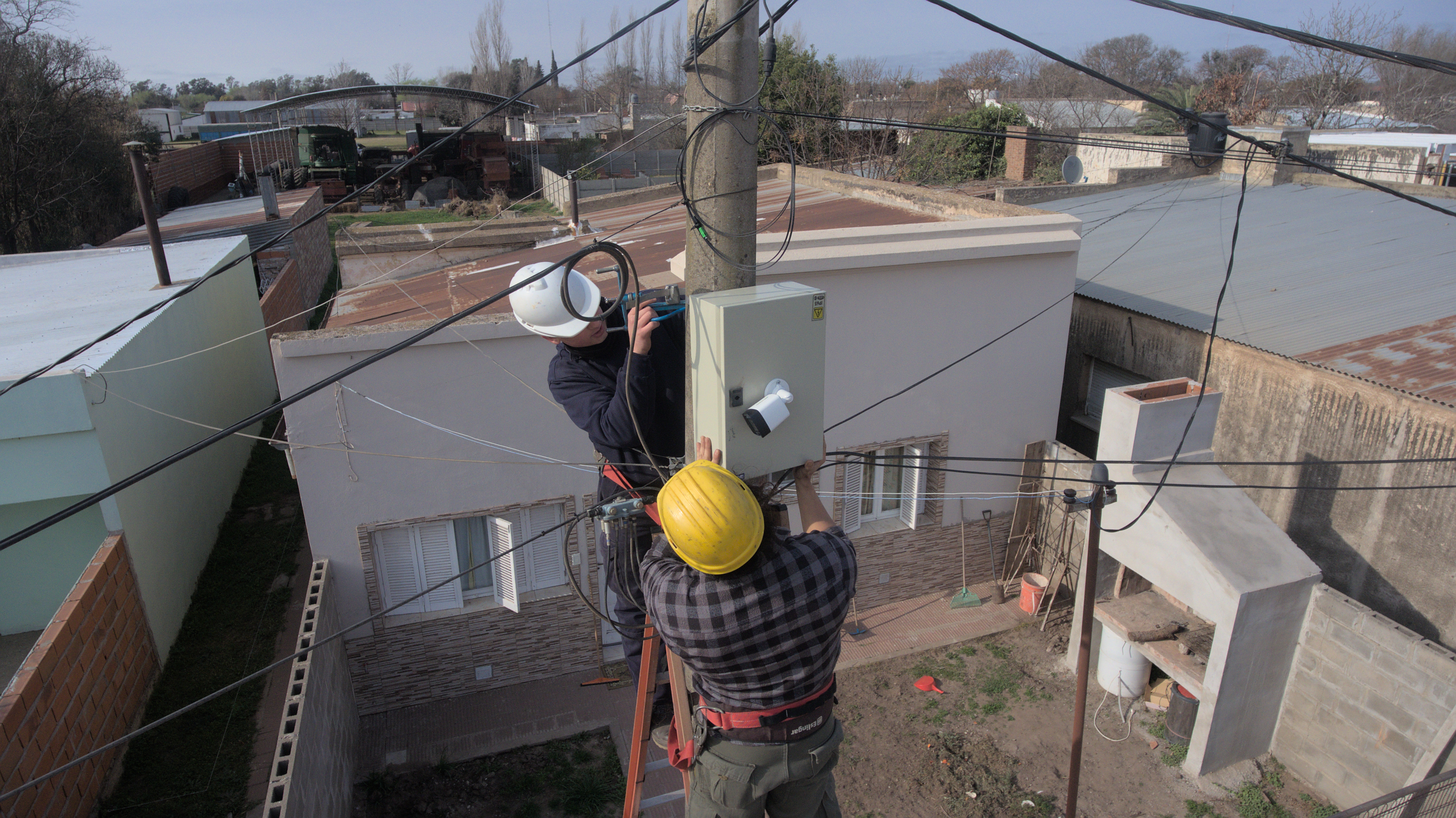Continúa la colocación de cámaras de video vigilancia en puntos estratégicos del distrito