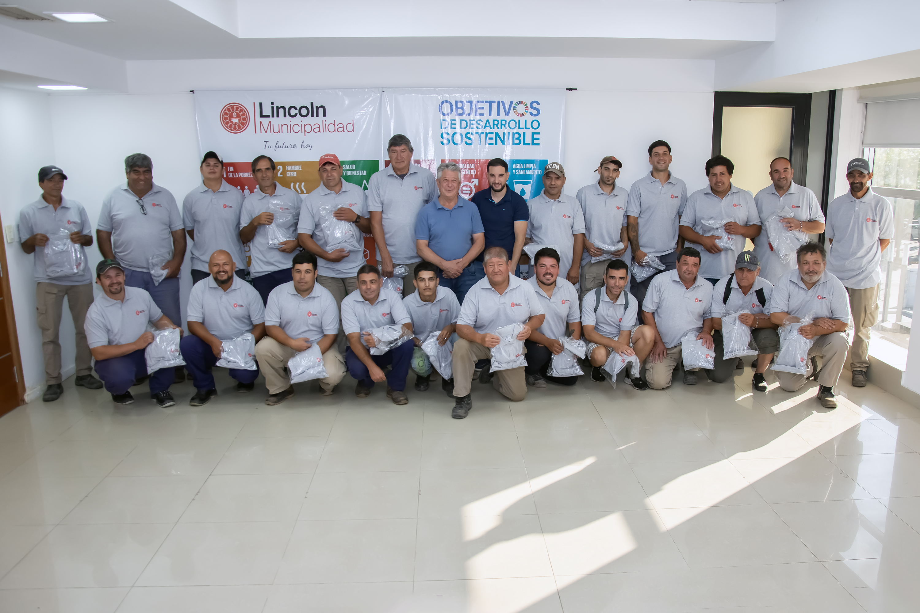 Personal de las cuadrillas de Obras Públicas recibieron nueva indumentaria de trabajo