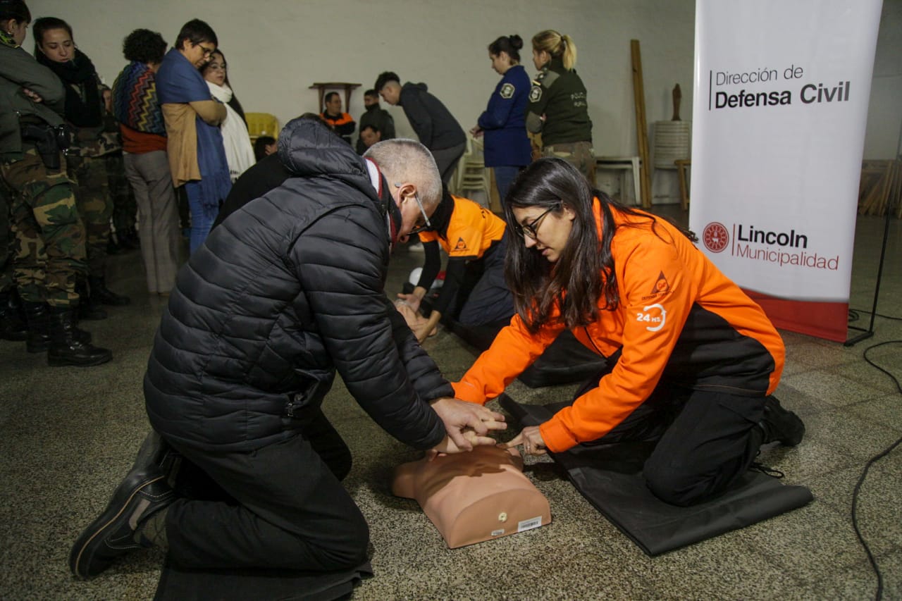 Capacitación en RCP y primeros auxilios dirigida a la comunidad