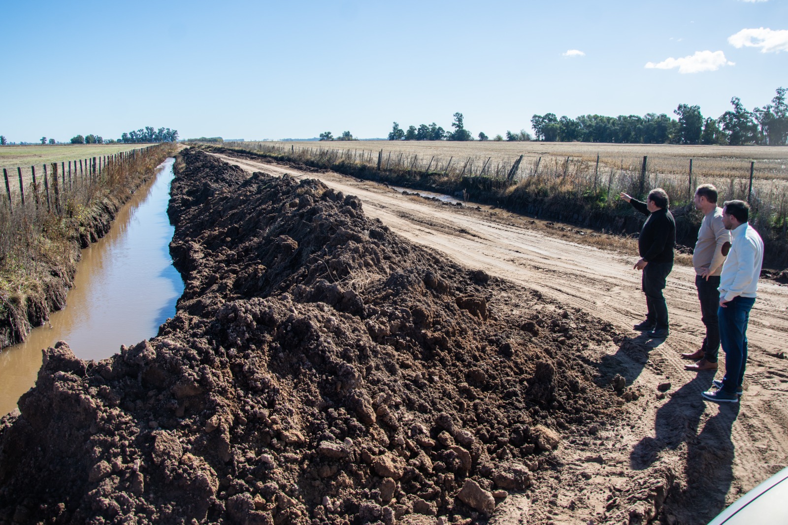 Recorrido por los caminos reales y obras en la localidad