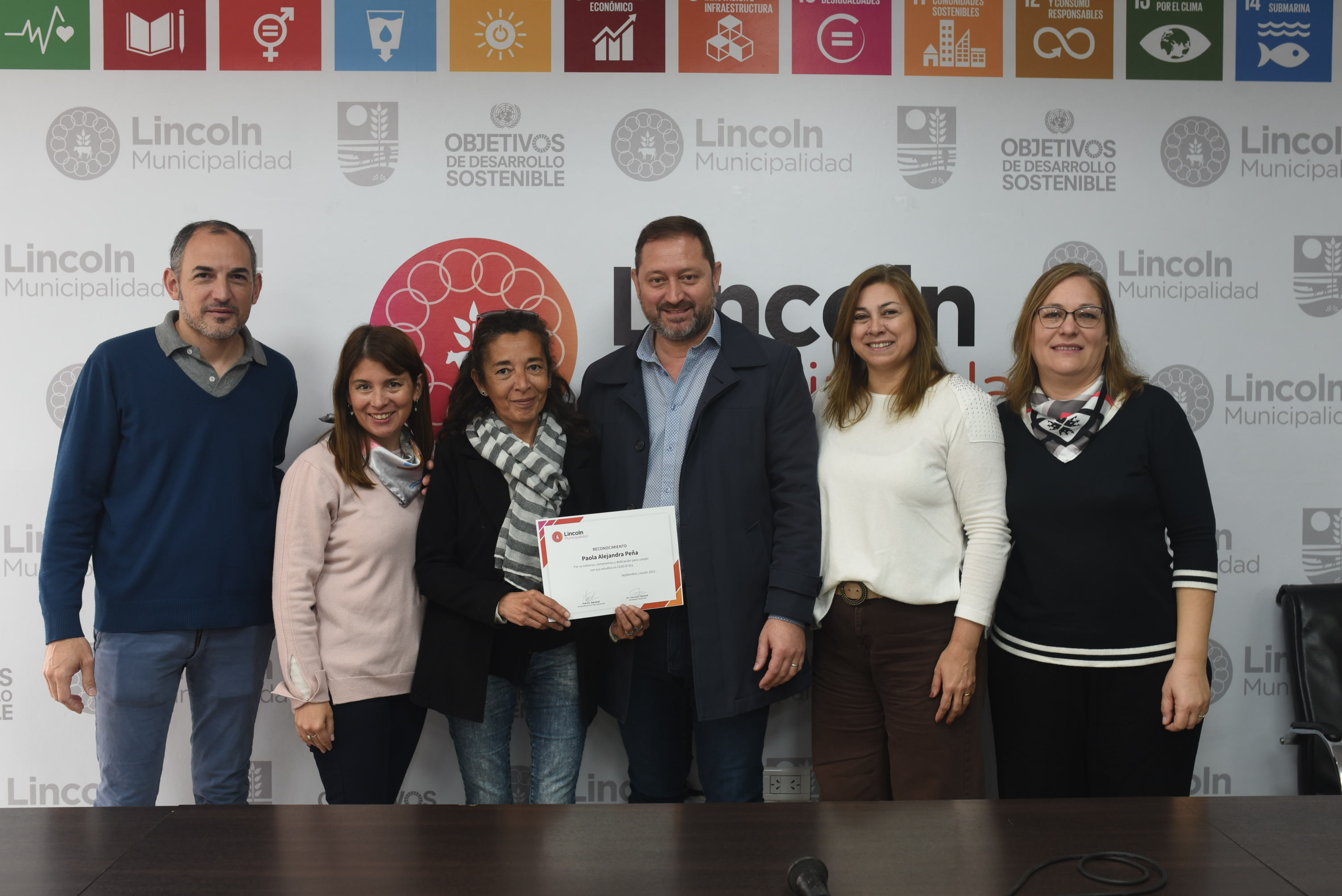 Jóvenes y adultos fueron reconocidos por su compromiso con el estudio