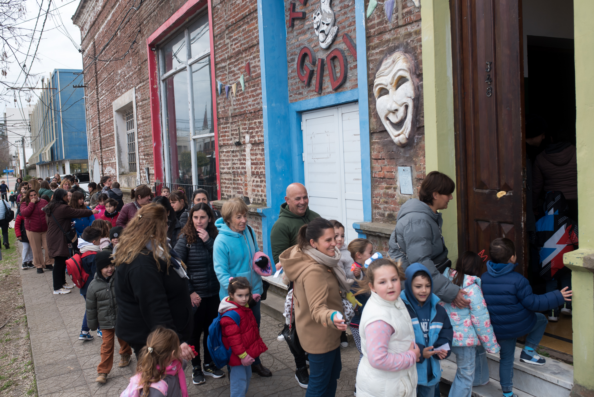 Cientos de niños ya disfrutan del teatro de títeres en vacaciones