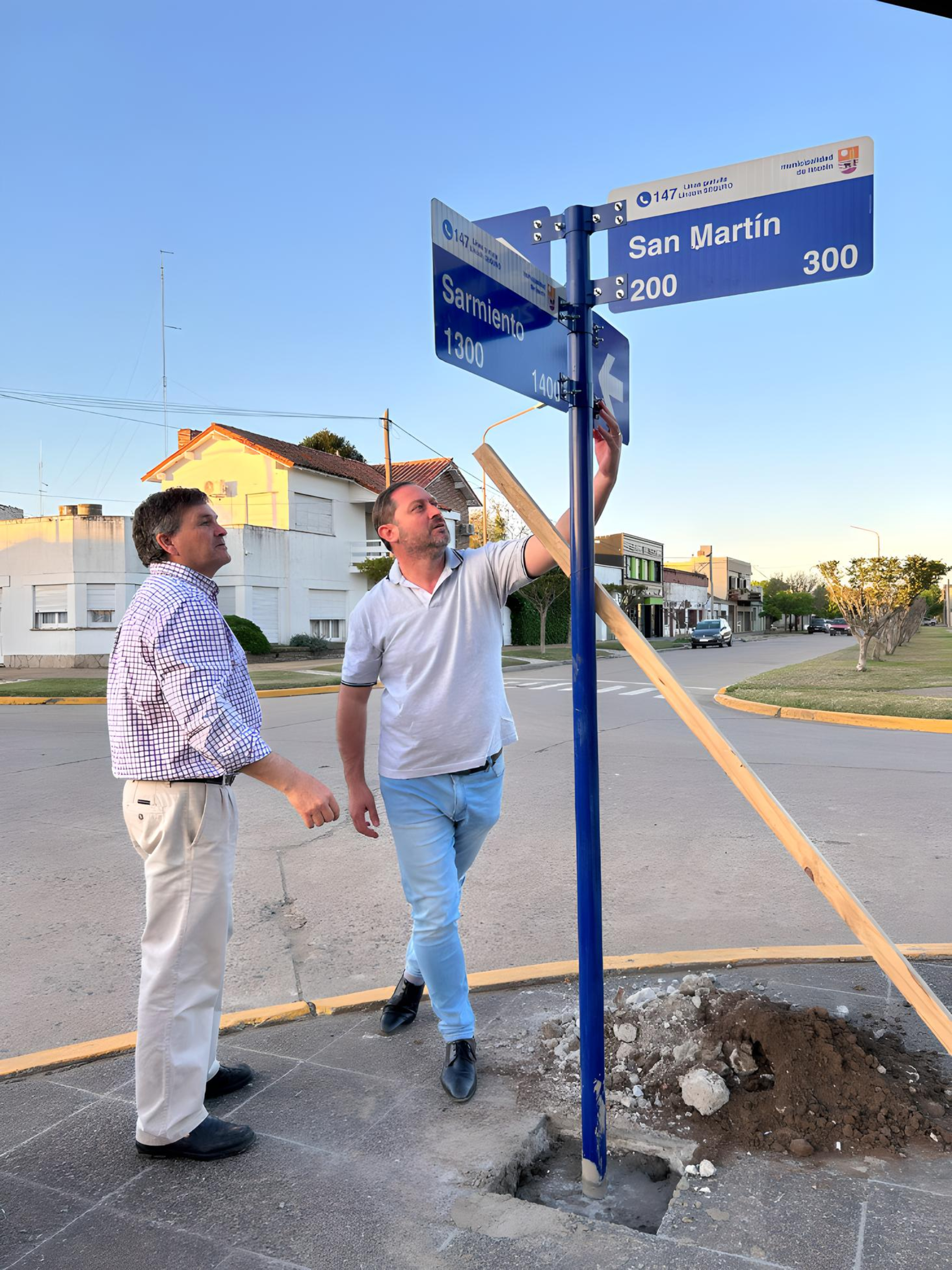 En Roberts, avanza la colocación de nuevos carteles nomencladores