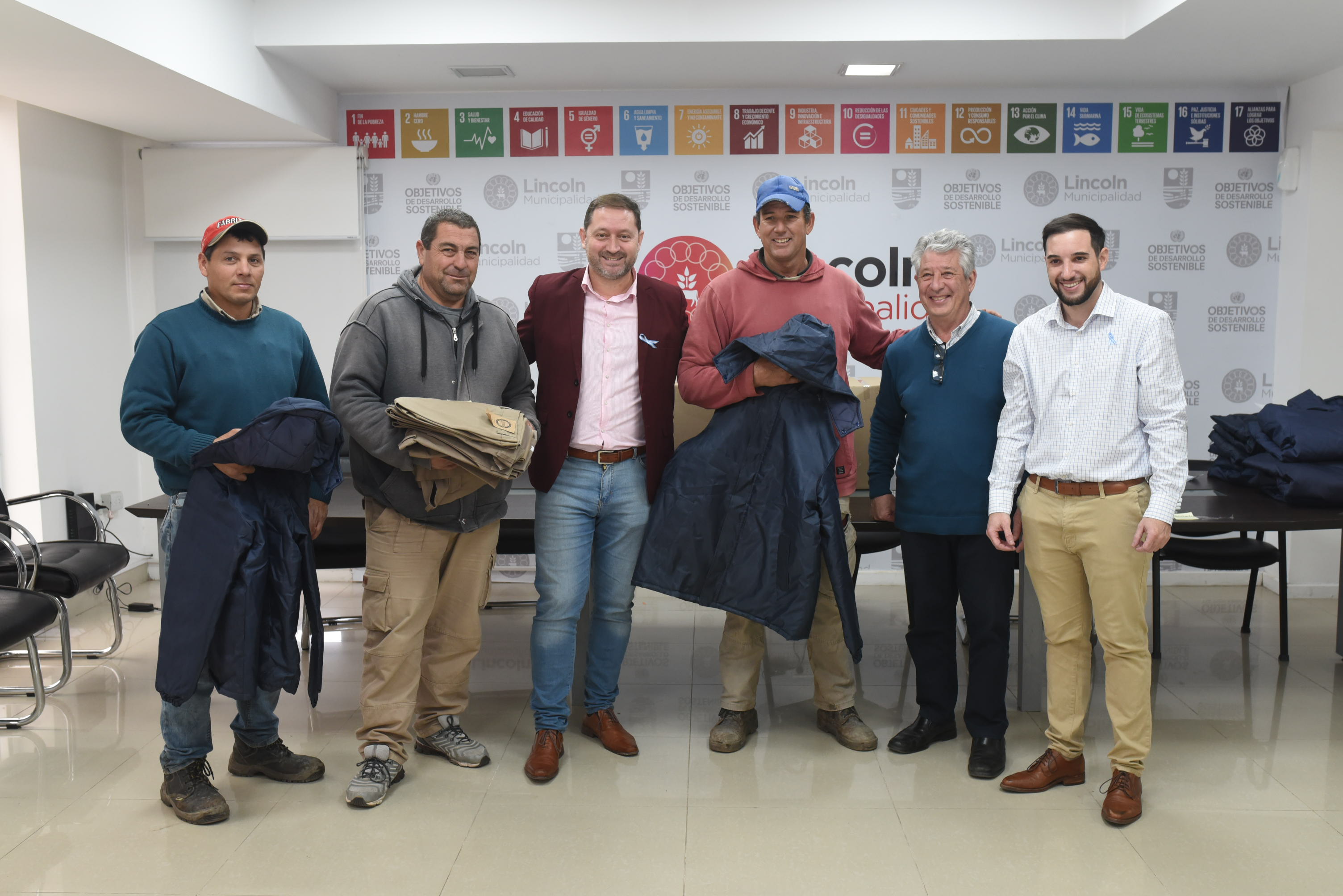 Empleados municipales recibieron nueva indumentaria de trabajo