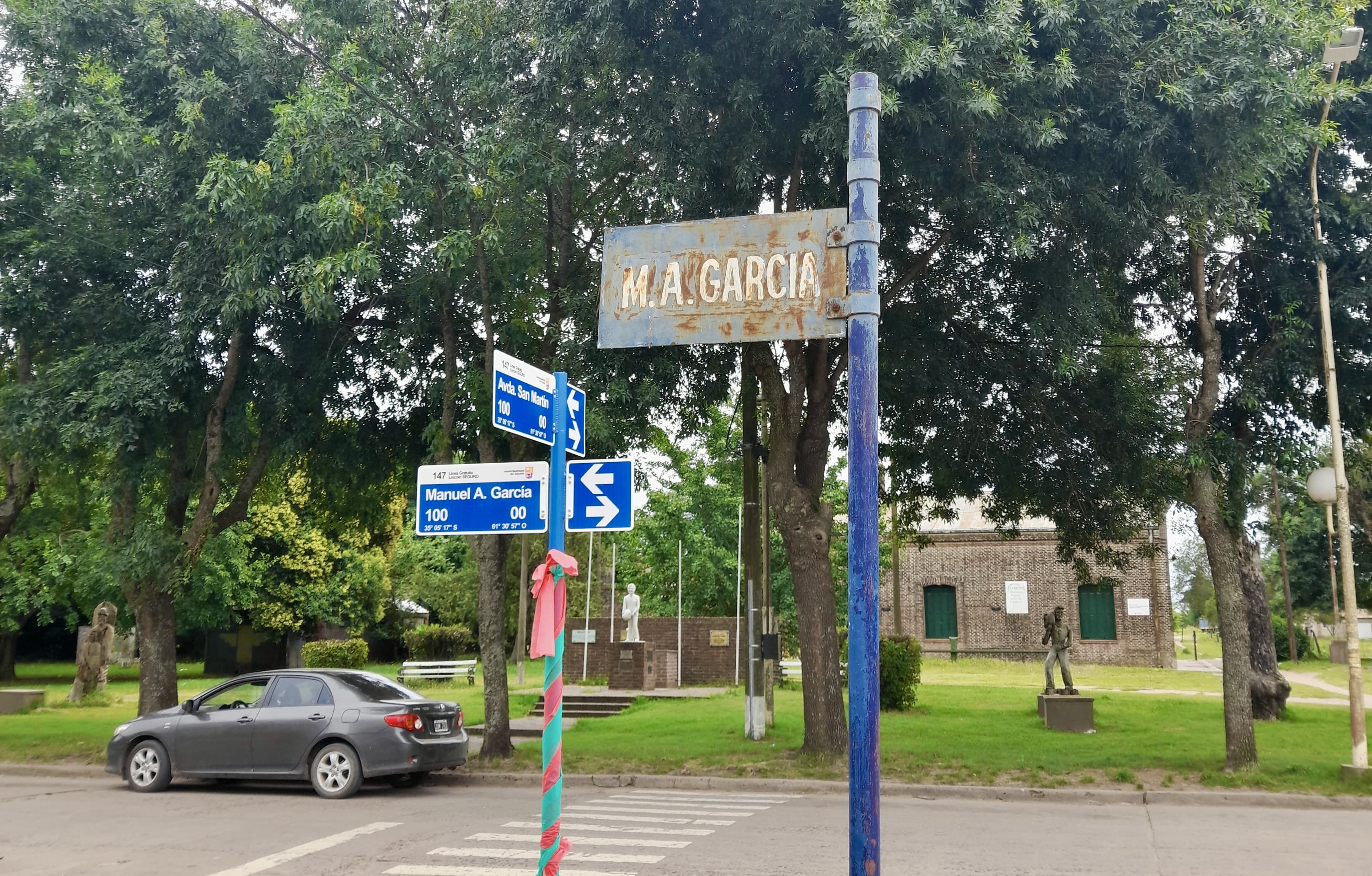 Comenzó el recambio de carteles nomencladores en El Triunfo