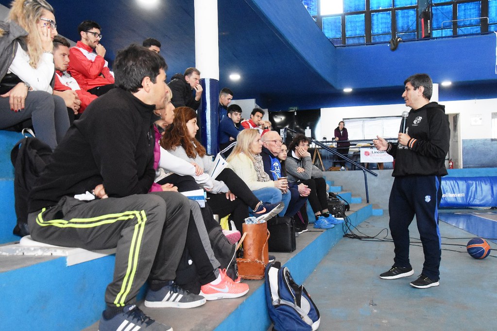 Jornada de capacitación deportiva en El Linqueño