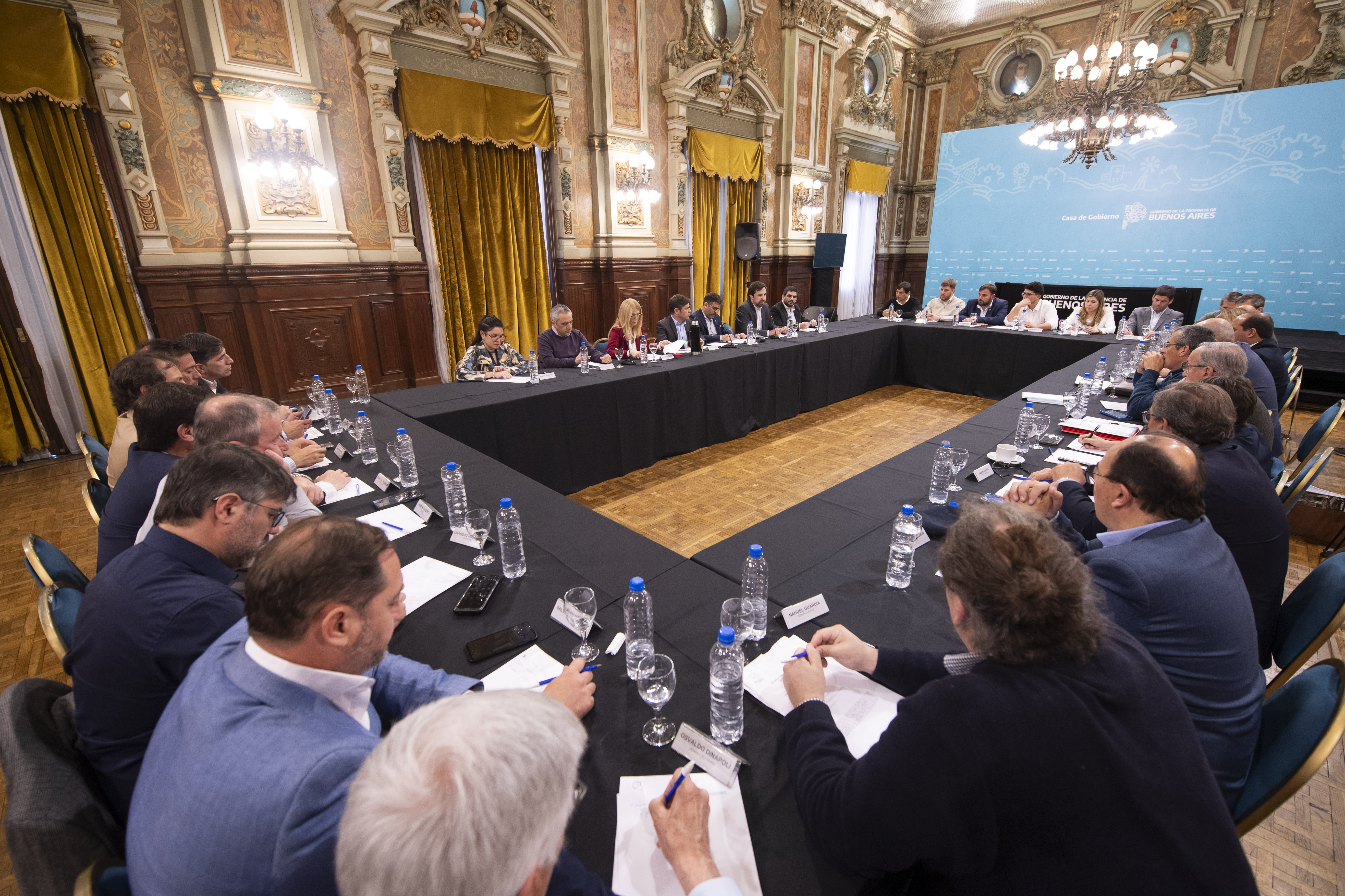 El Foro de Intendentes Radicales se reunió con el gobernador bonaerense