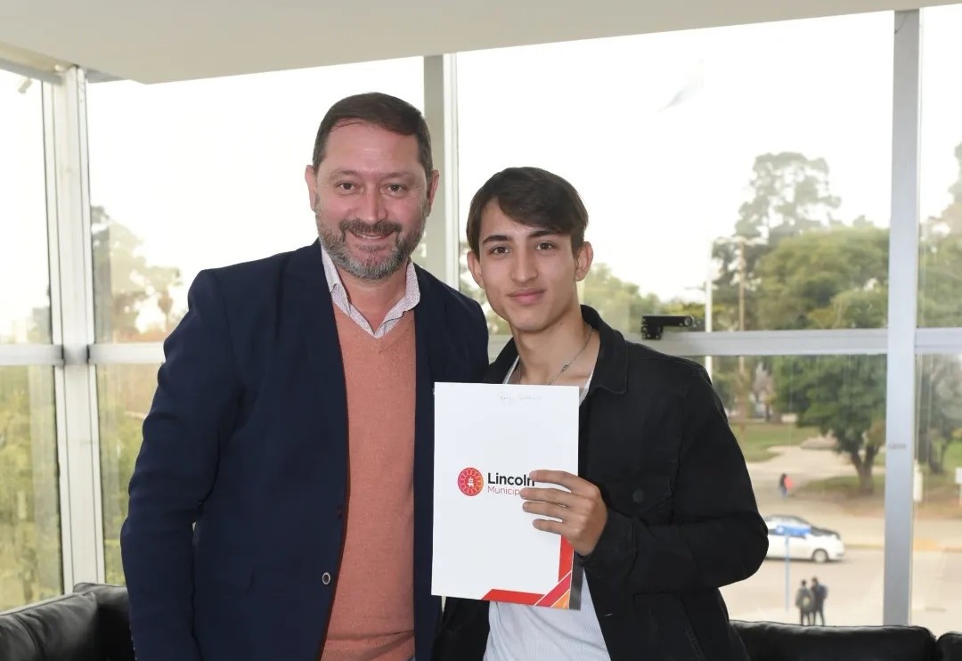 Cerca de 500 estudiantes de todo el distrito perciben la “Beca Municipal