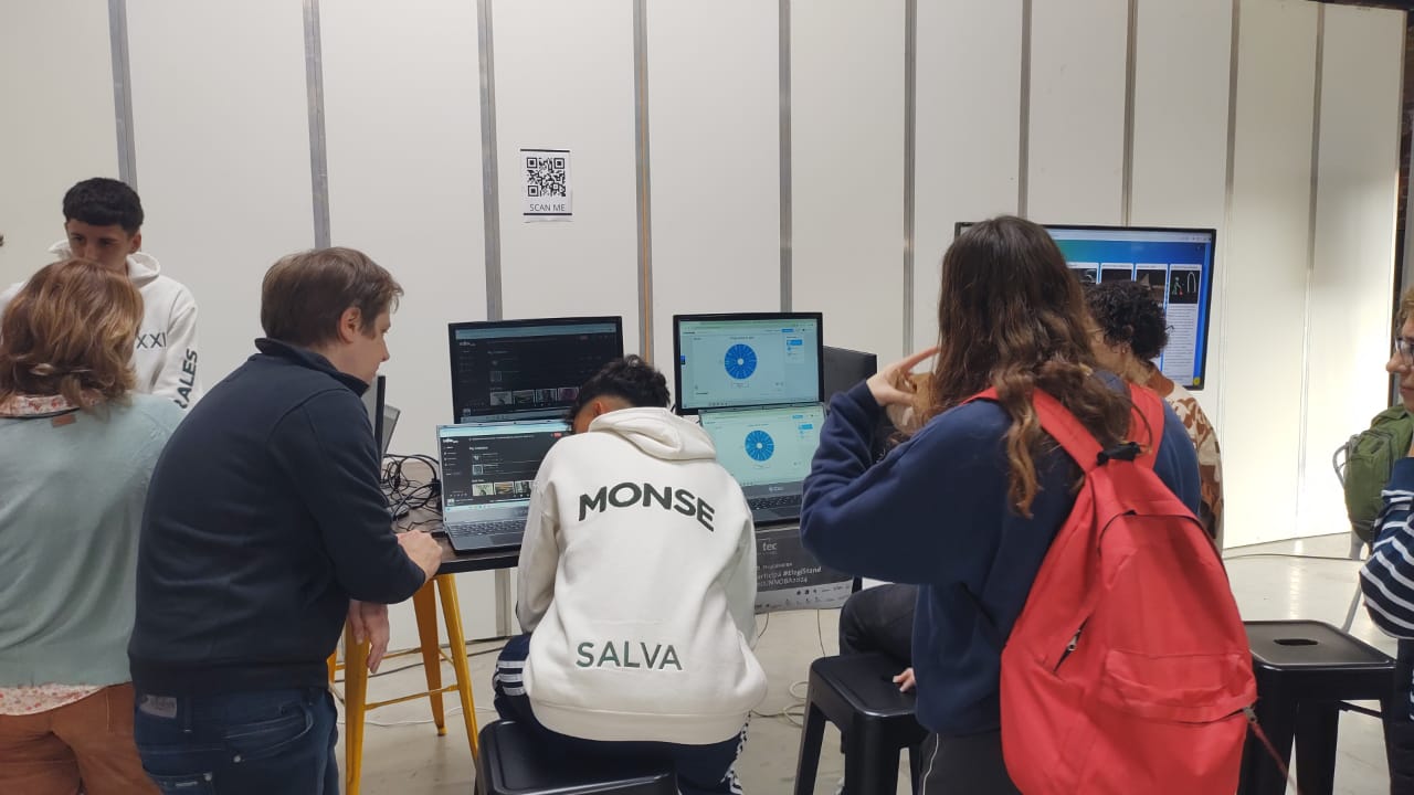 Más de 300 estudiantes linqueños visitaron "TecUnnoba '24"