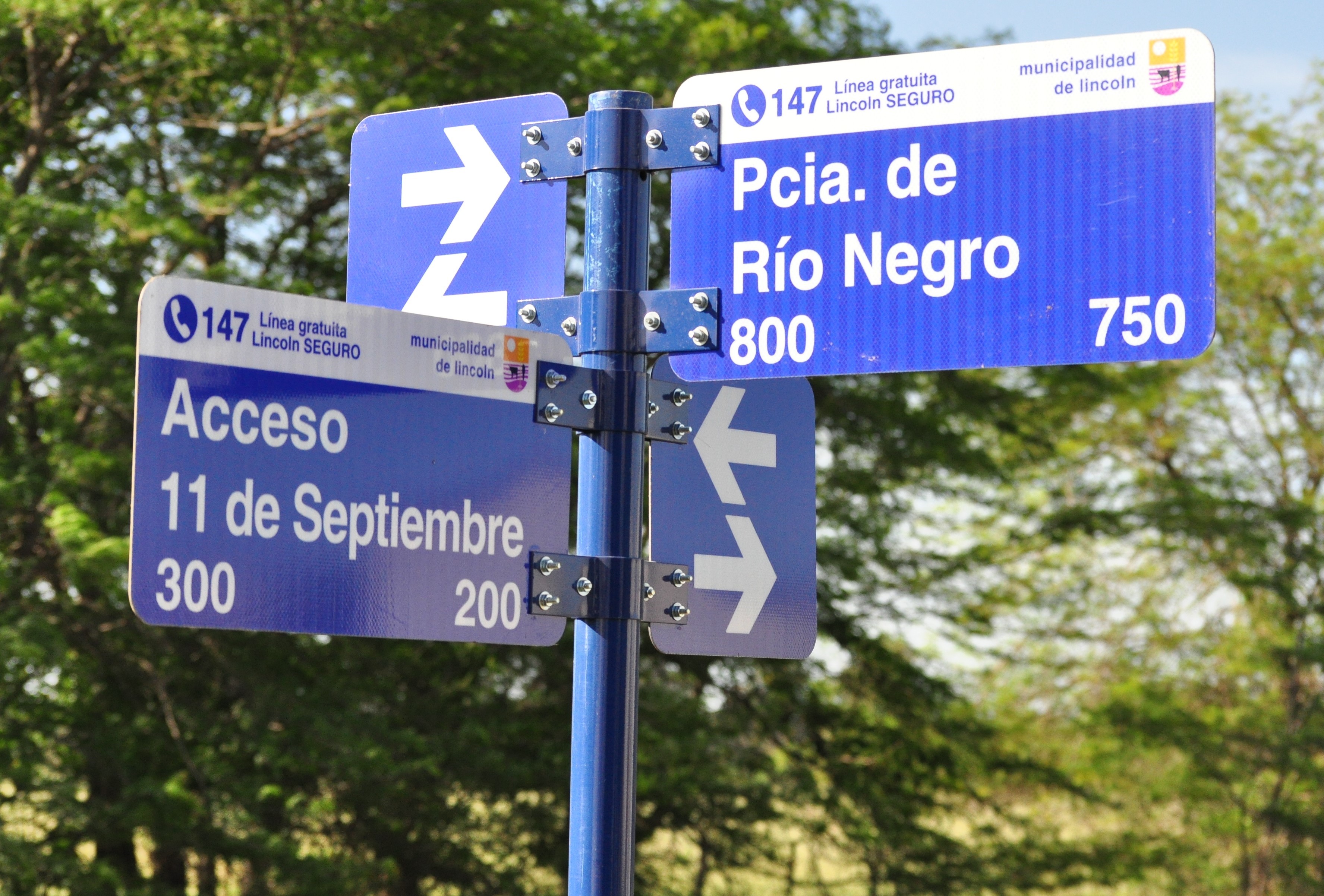 Cinco barrios de la ciudad ya cuentan con nuevos carteles nomencladores